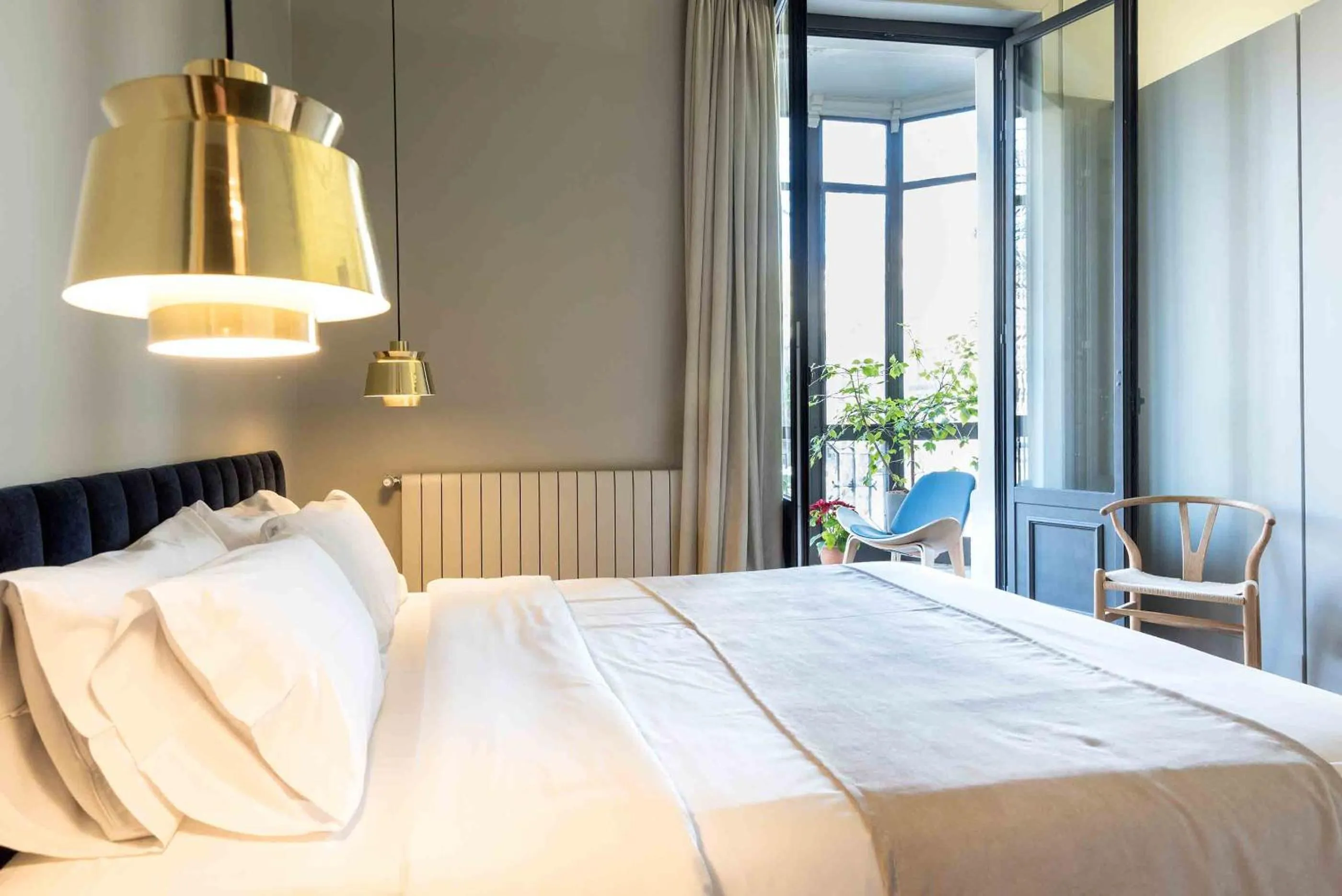 Shower, Bed in BUHO Boutique Rooms