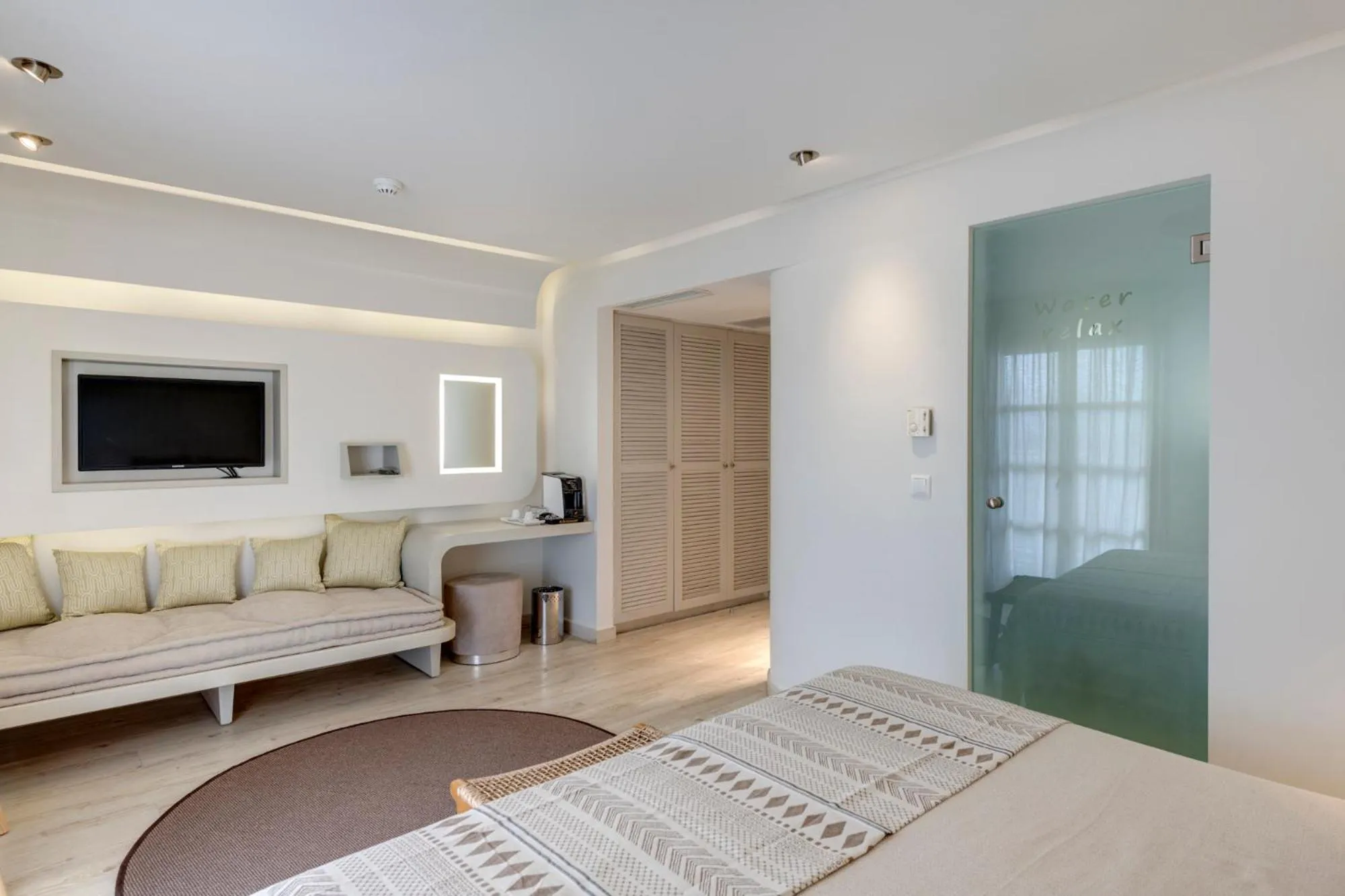 TV and multimedia, Bed in Kouros Art Hotel - Designed for Adults