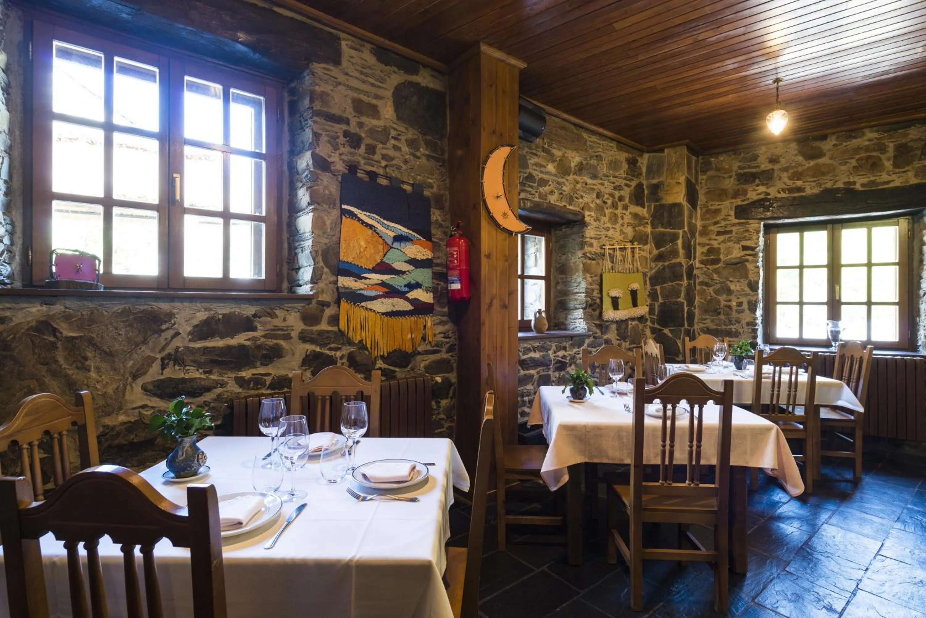 Restaurant/places to eat in Hotel Rural Valle de Ancares