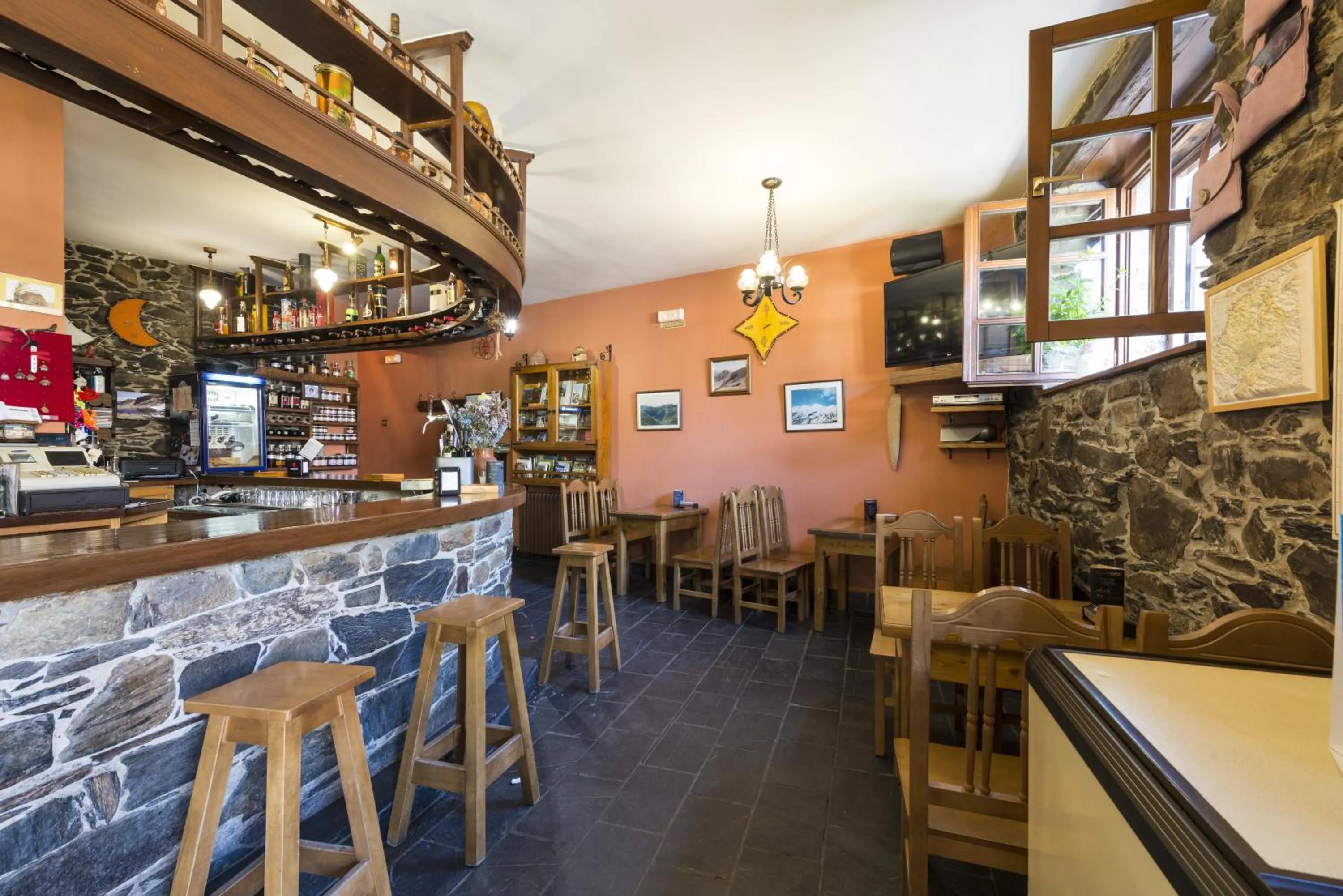 Lounge or bar in Hotel Rural Valle de Ancares