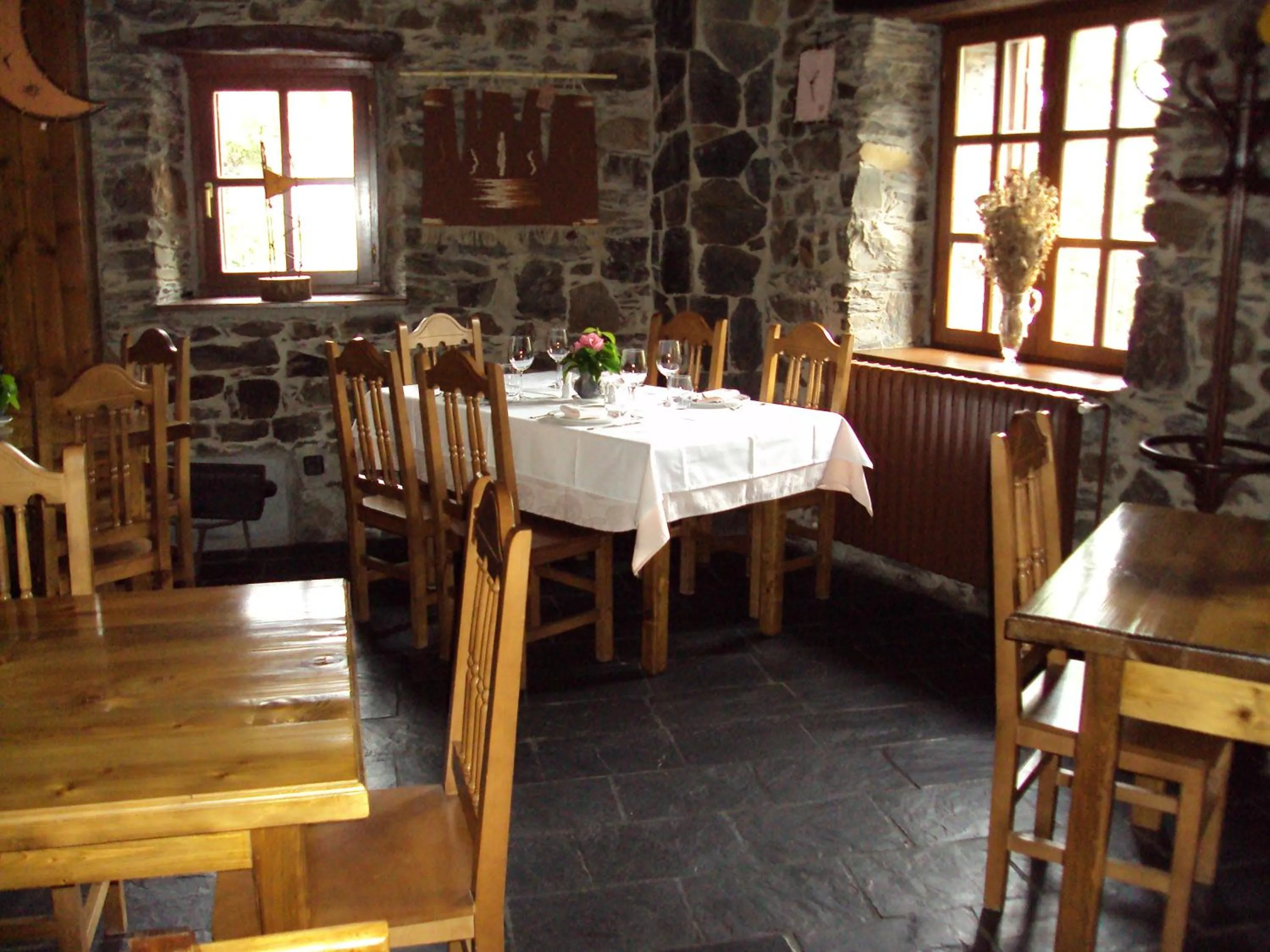 Restaurant/places to eat in Hotel Rural Valle de Ancares