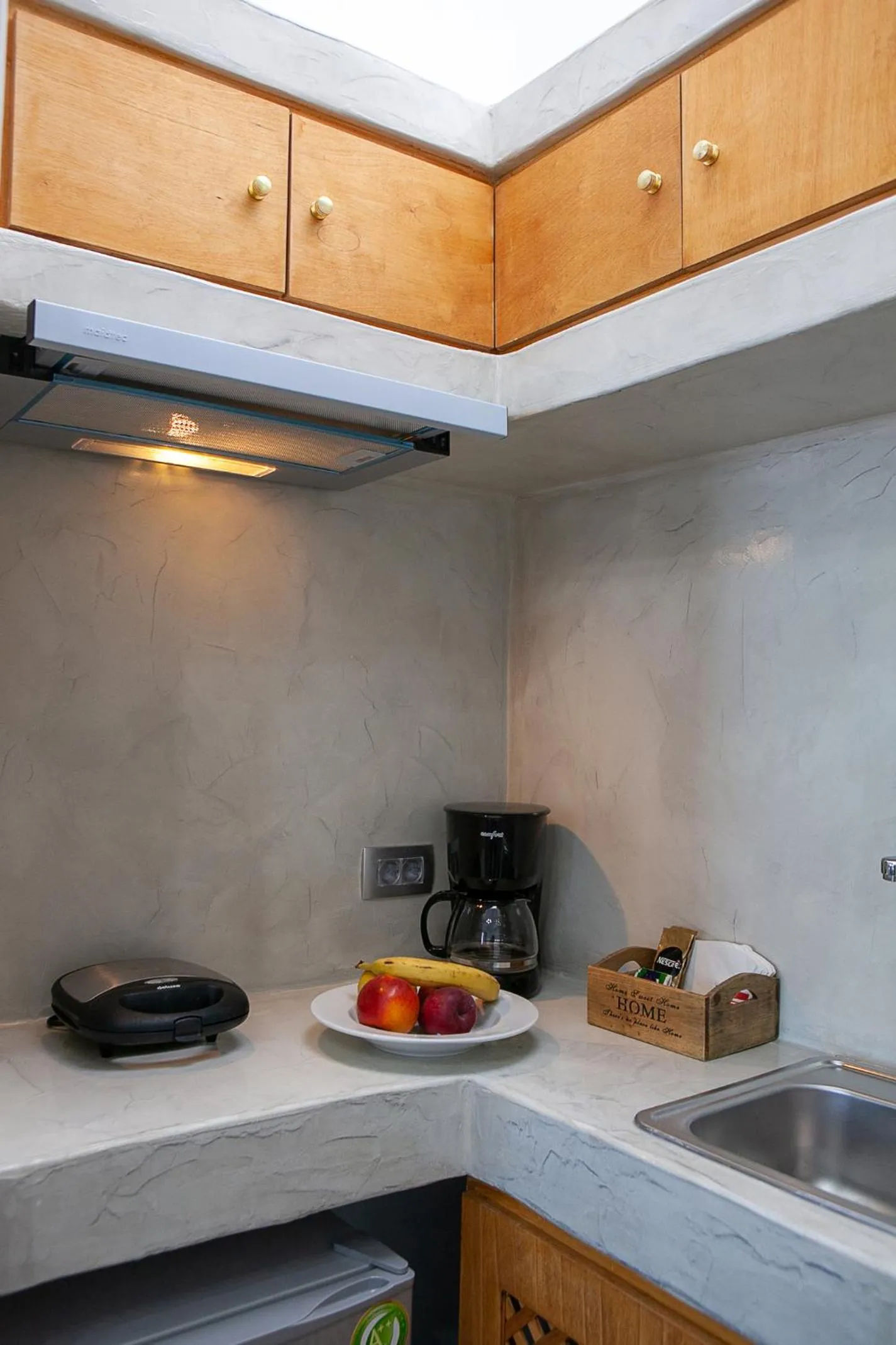 Coffee/tea facilities in Beach Houses Santorini