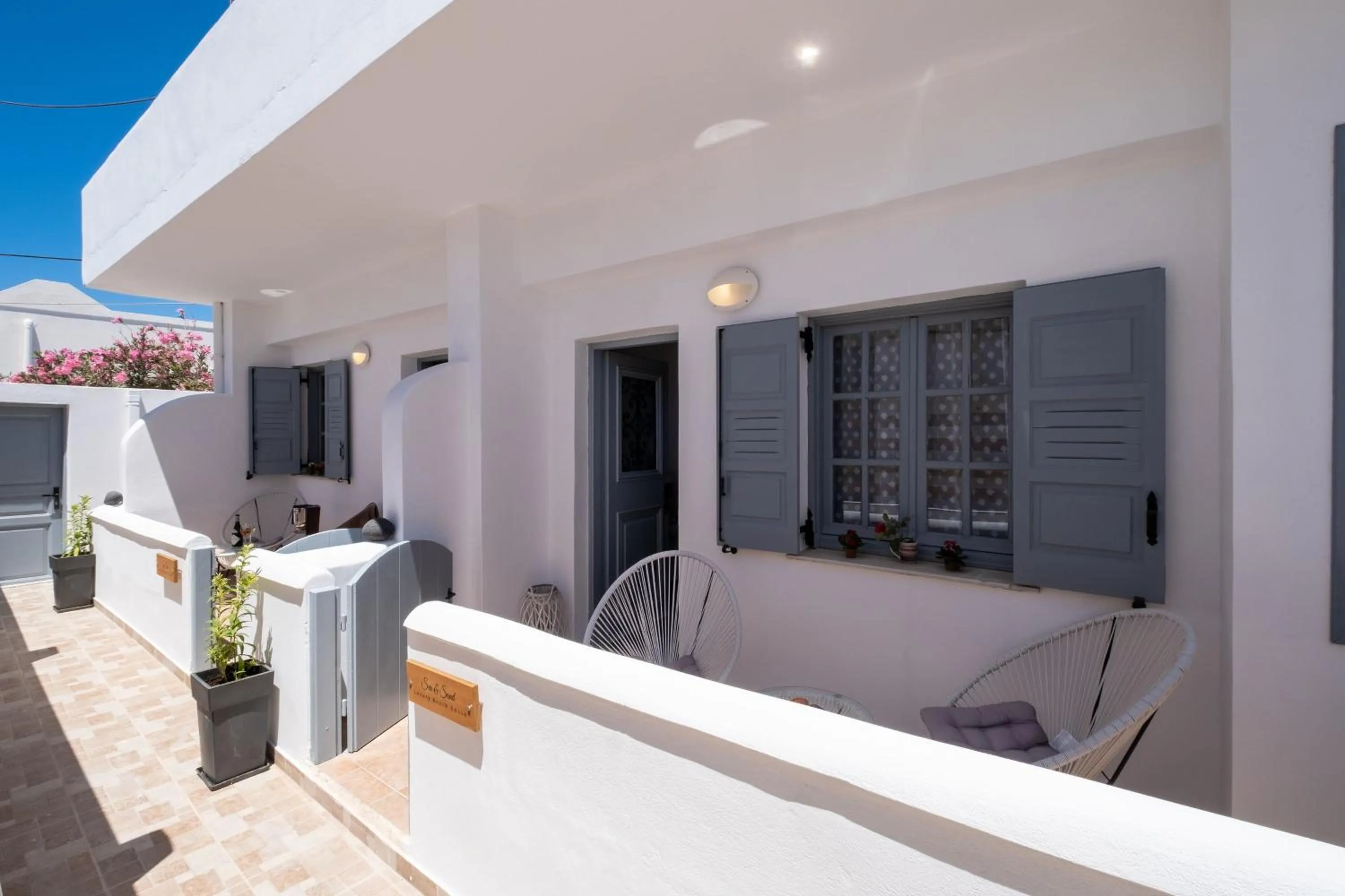 Patio in Beach Houses Santorini