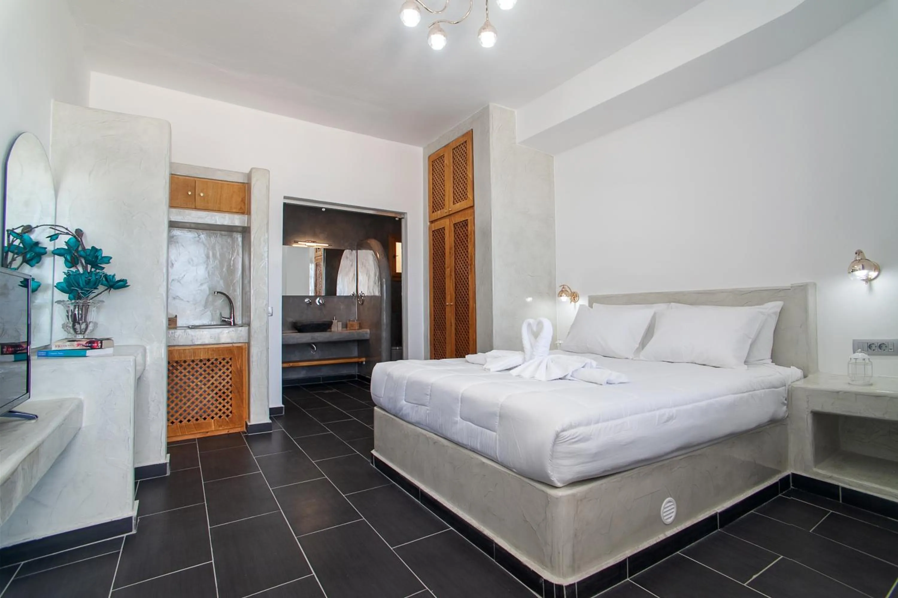 Photo of the whole room, Bed in Beach Houses Santorini