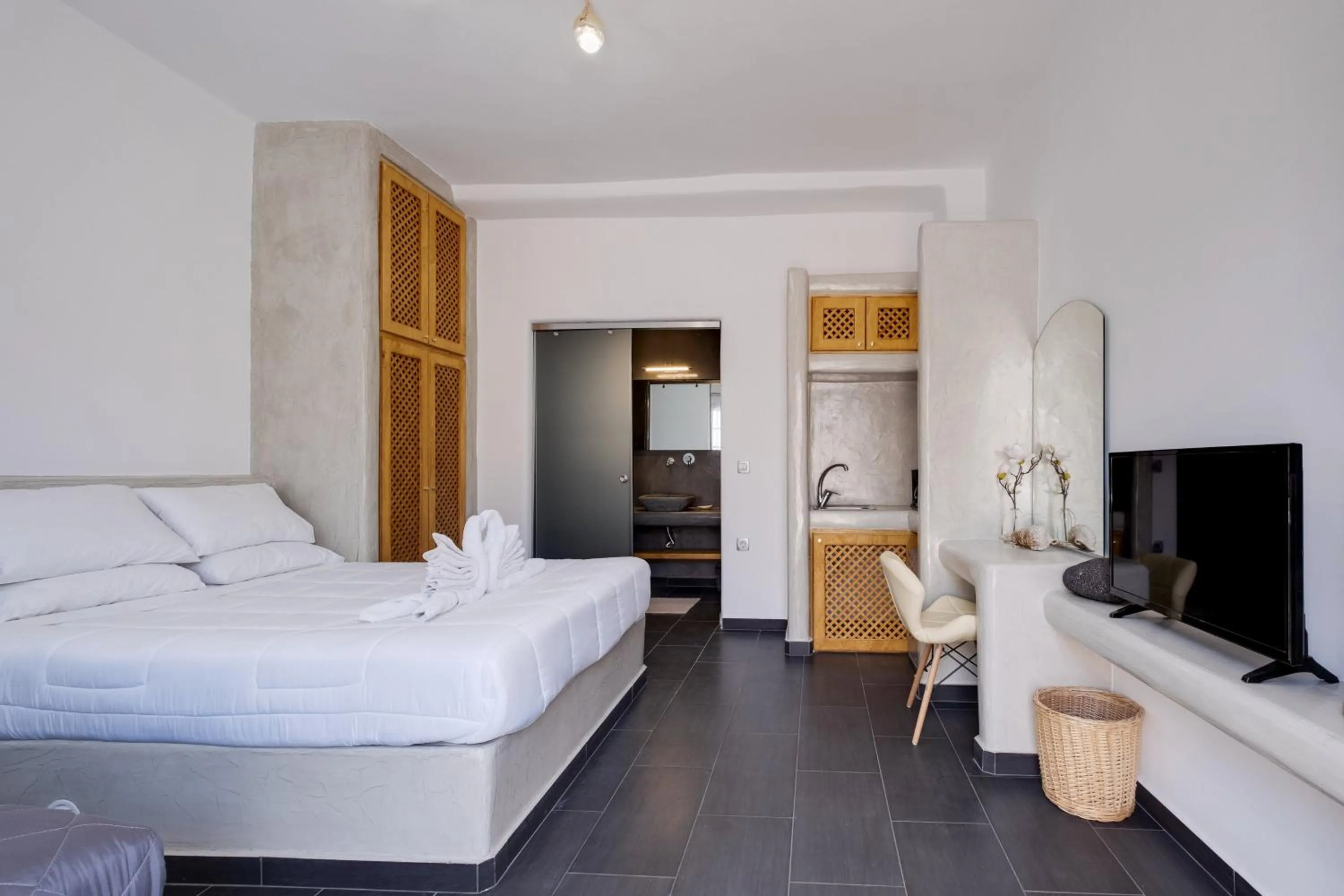 TV and multimedia, Bed in Beach Houses Santorini