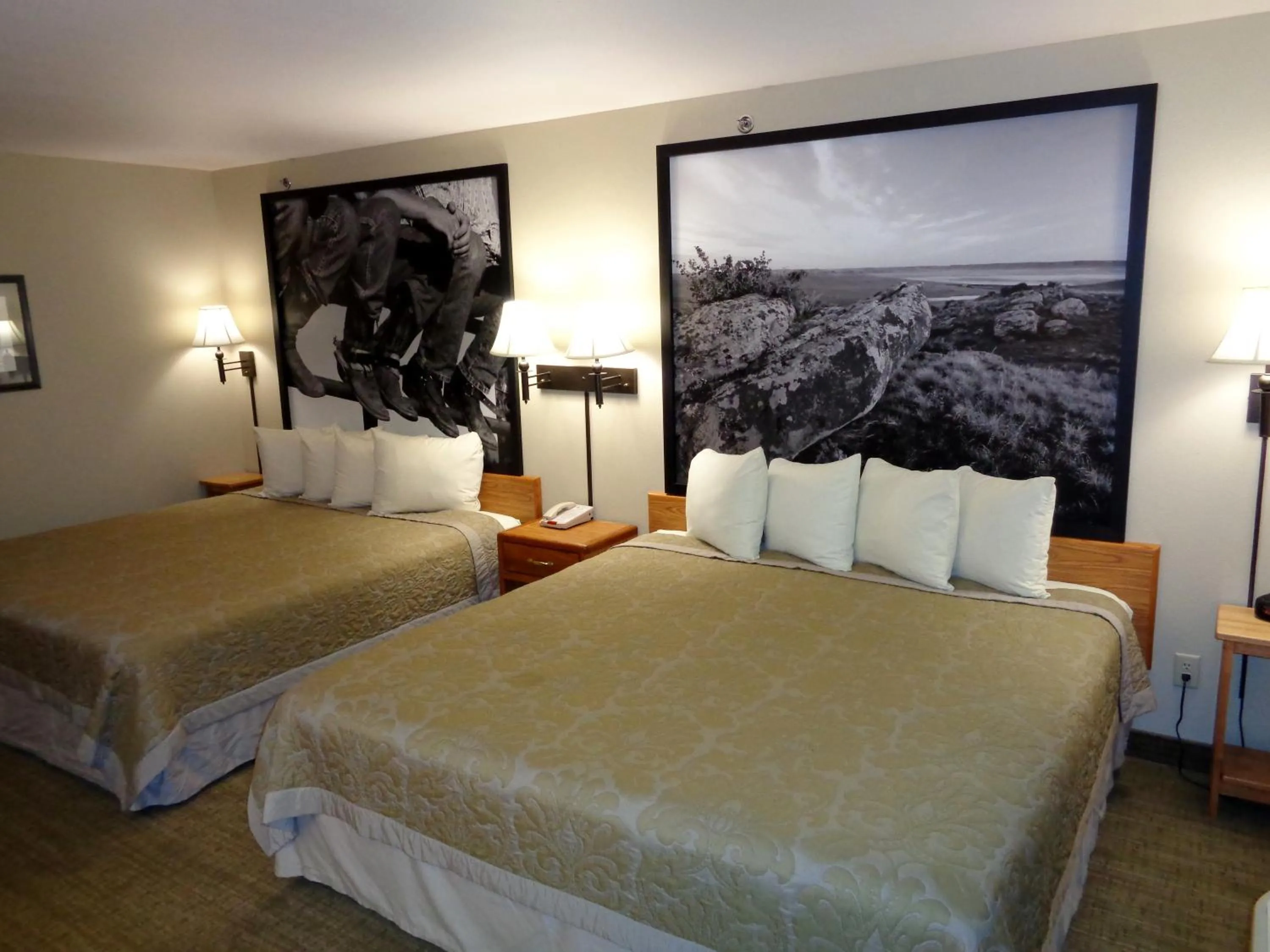 Photo of the whole room, Bed in Homestead Inn and Suites