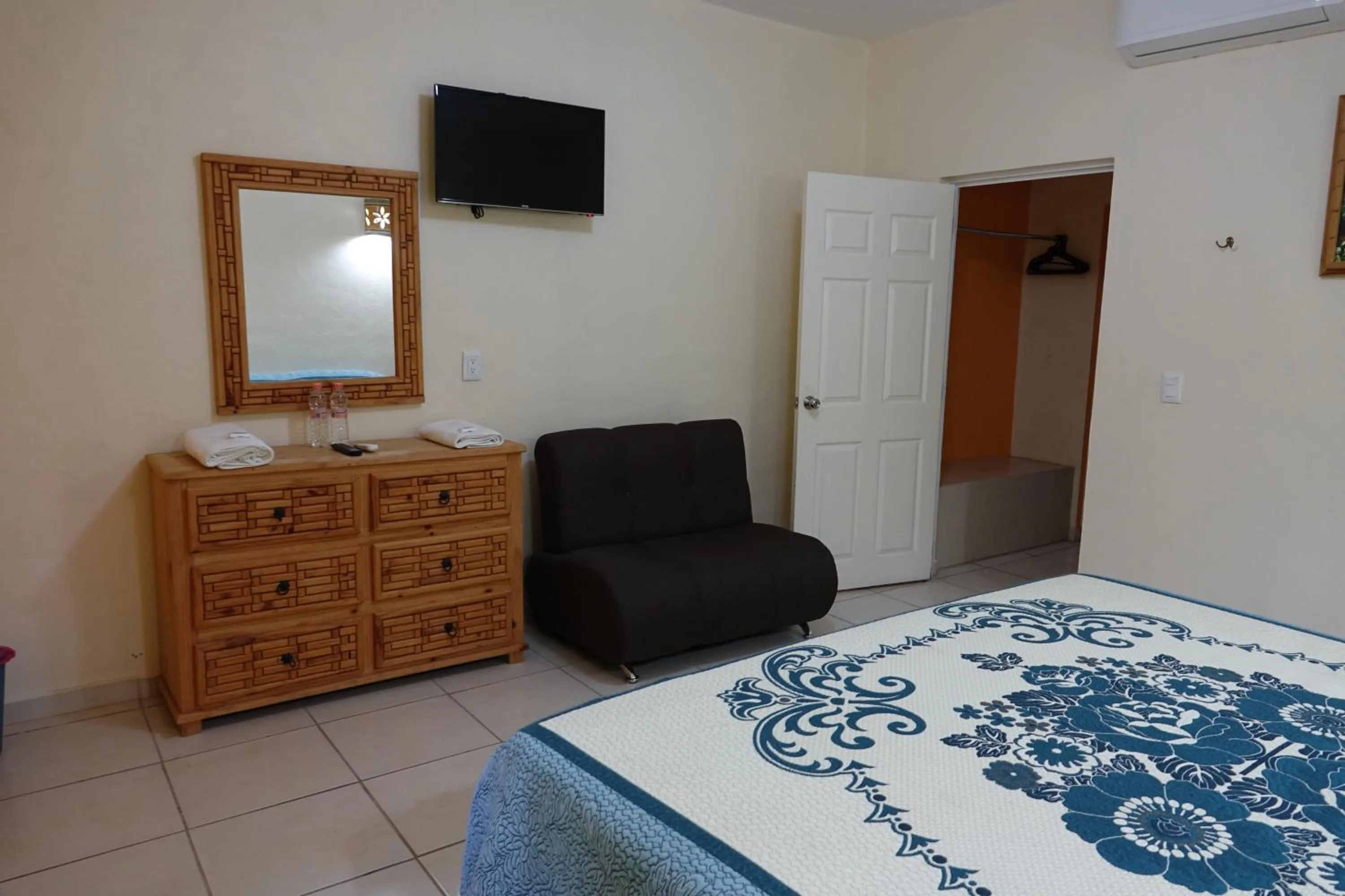 Living room, Bed in Quinta Comala Hotel & Villas