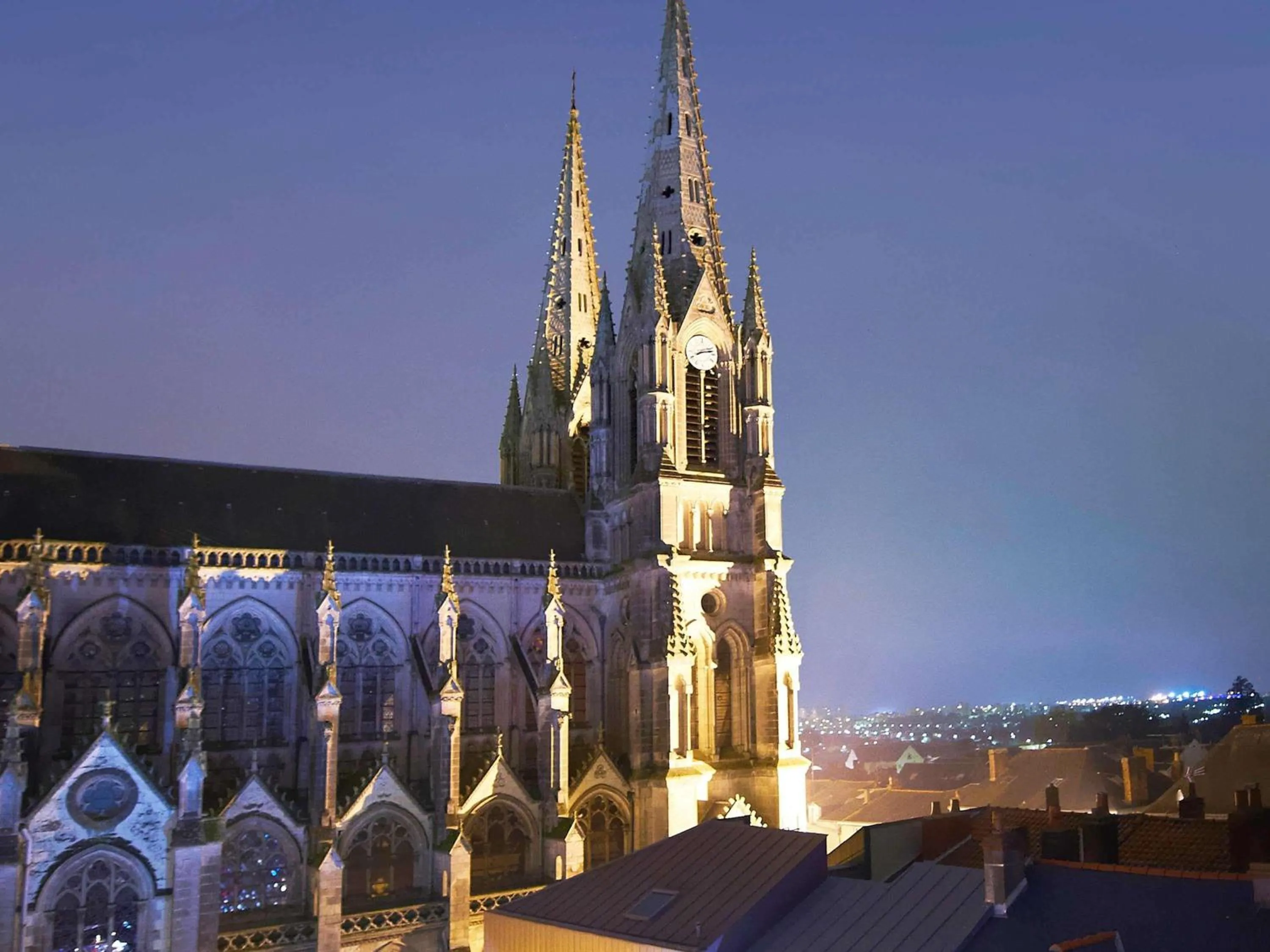 Bedroom in Mercure Cholet Centre