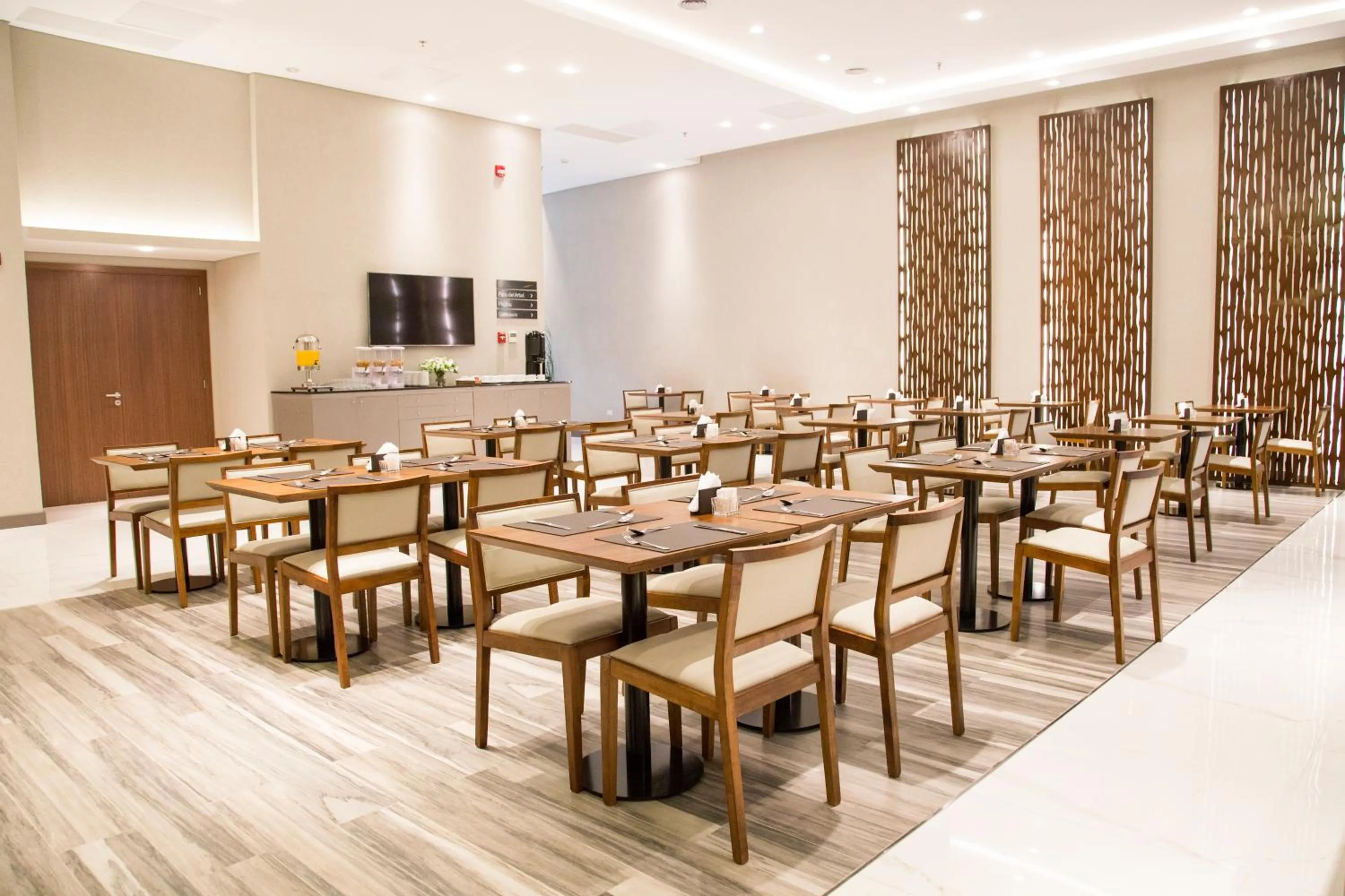 Restaurant/places to eat in Hotel Land Plaza La Plata