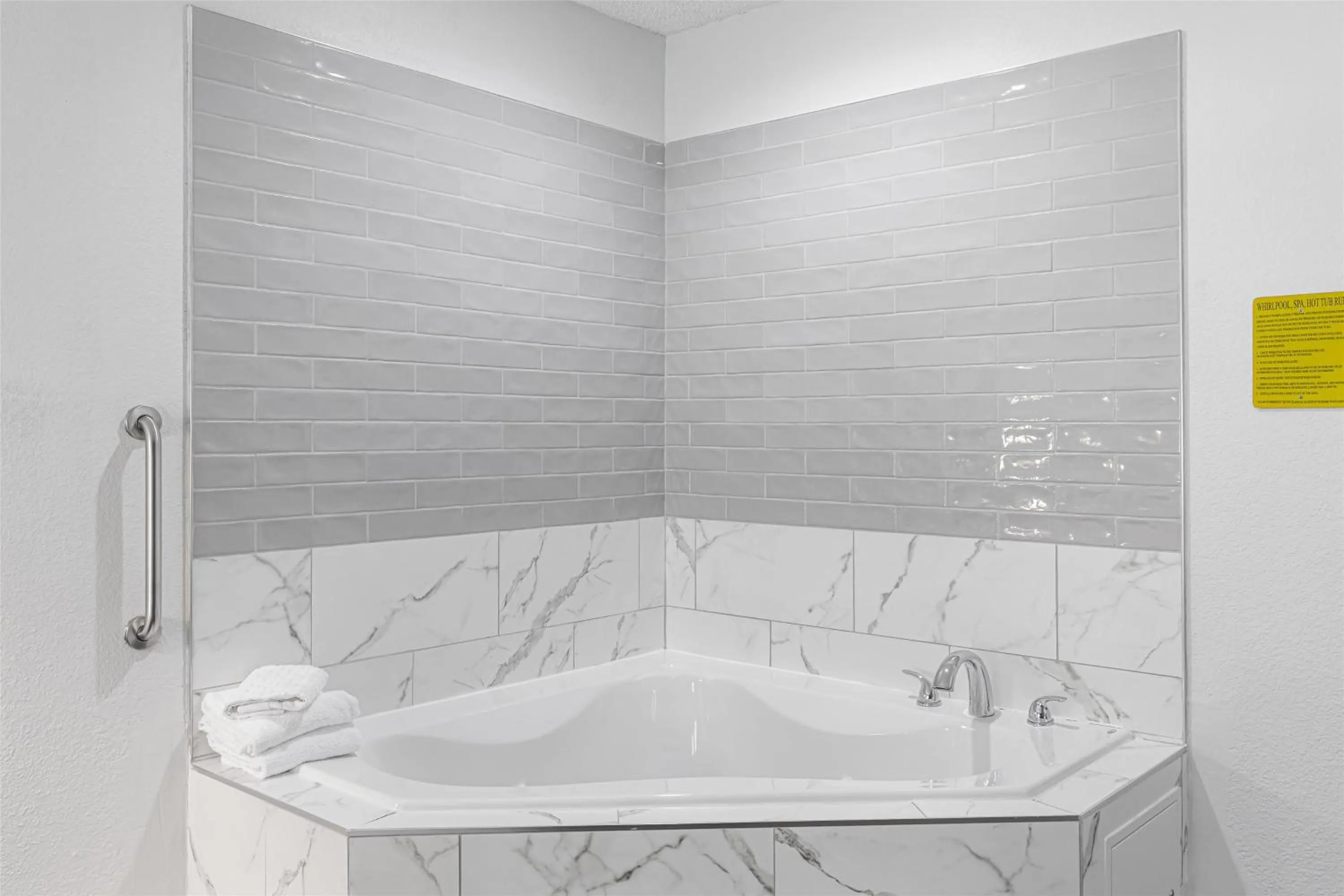 Bedroom in SureStay Hotel by Best Western Helen Downtown