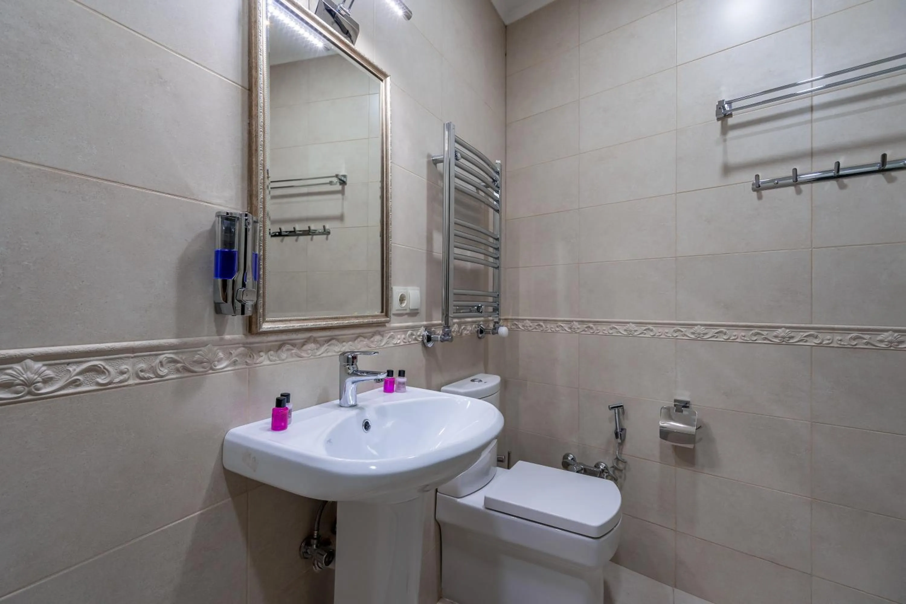 Toilet in Golden Light Hotel