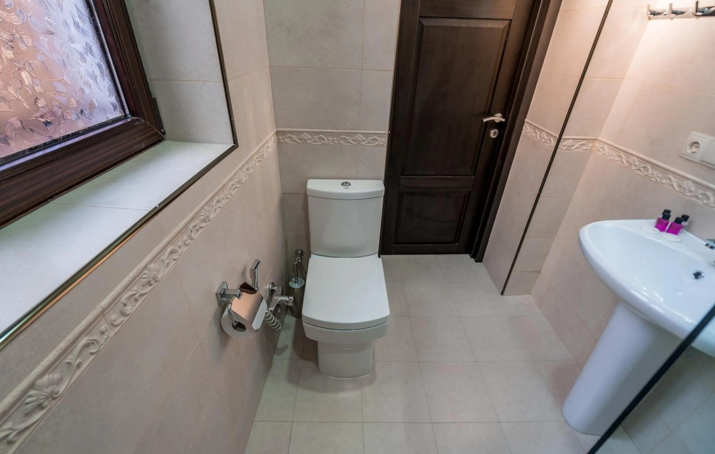 Toilet in Golden Light Hotel