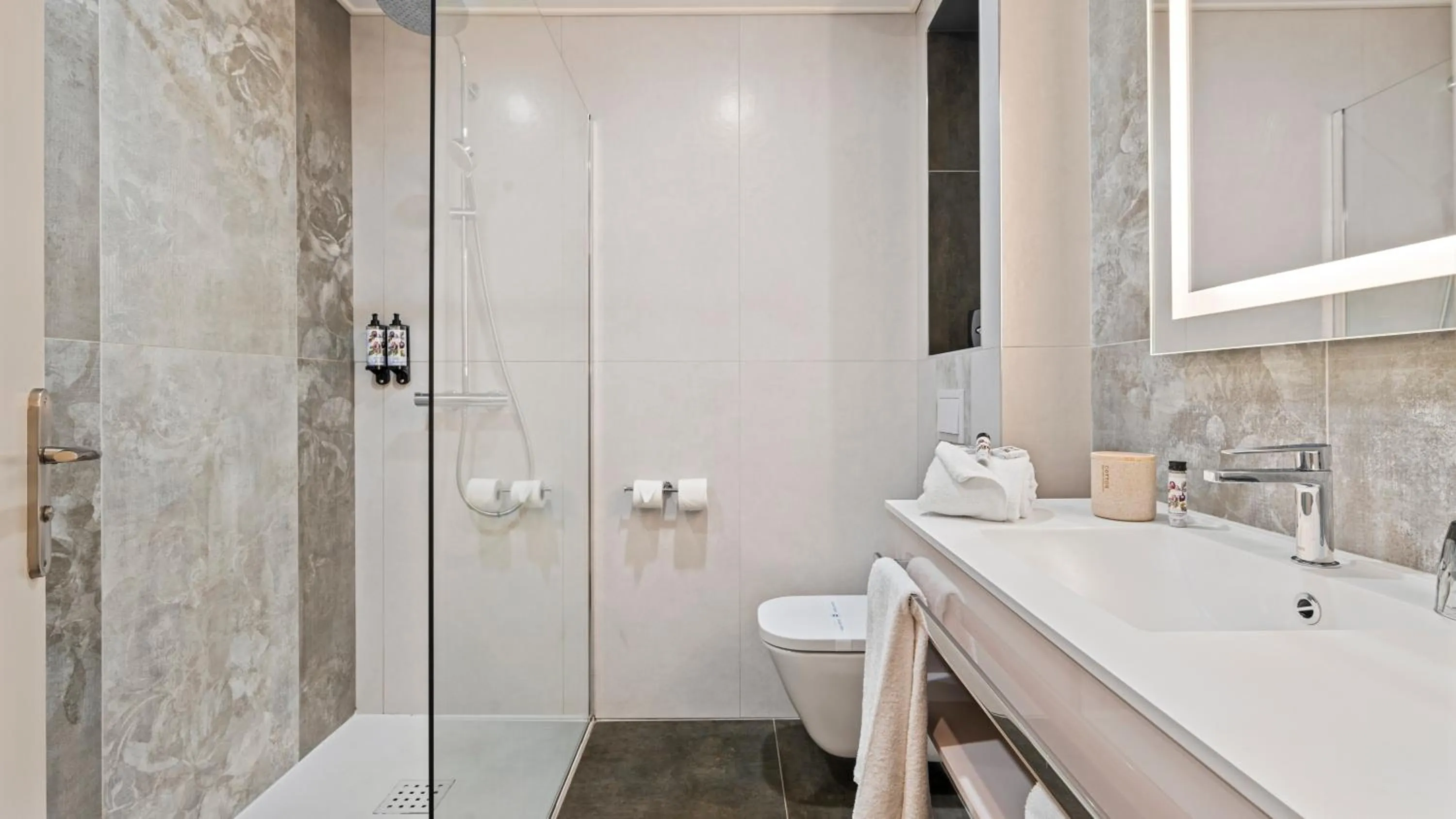 Shower in Hotel Villa Victoria