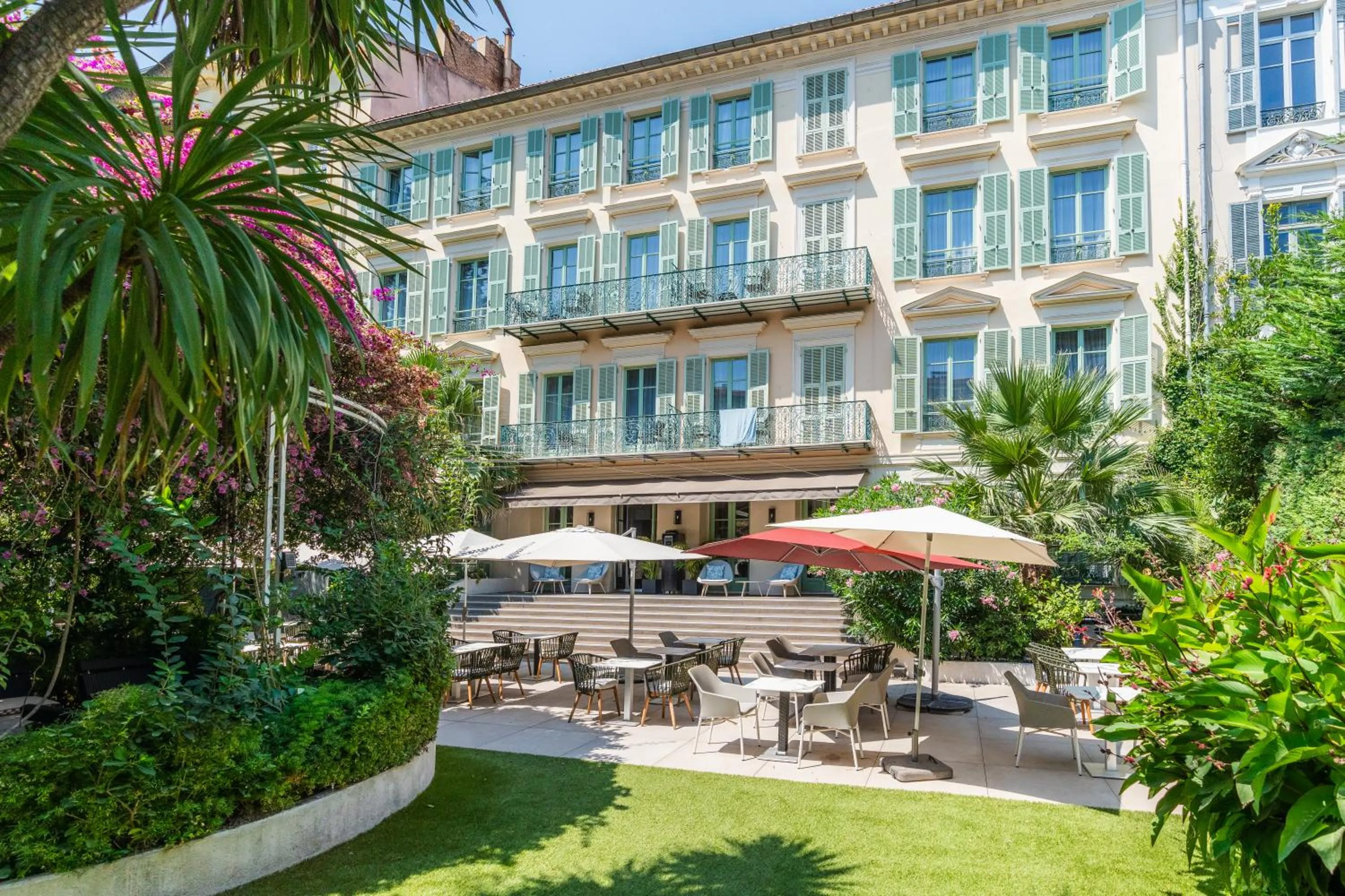 Property building in Hotel Villa Victoria