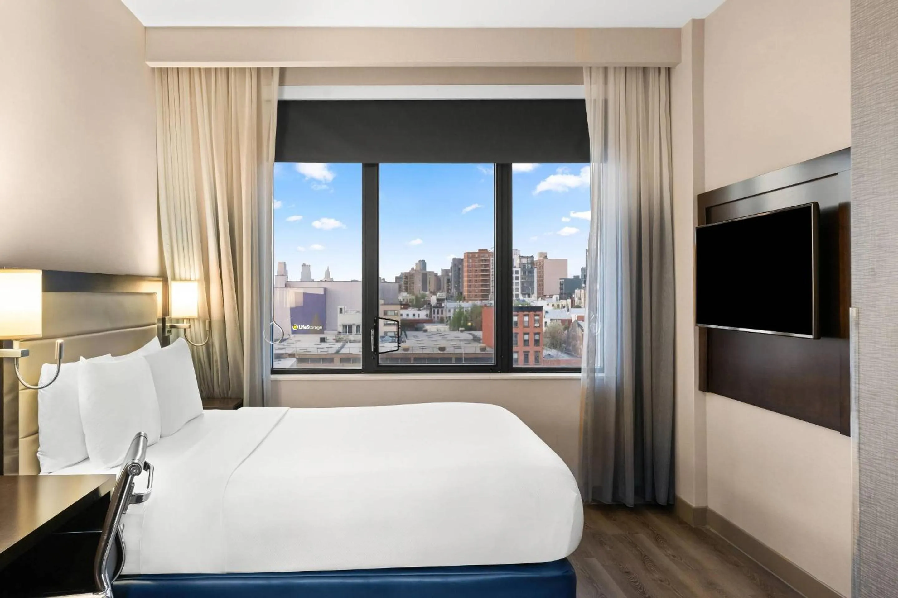 Bedroom, Bed in Comfort Inn Prospect Park-Brooklyn