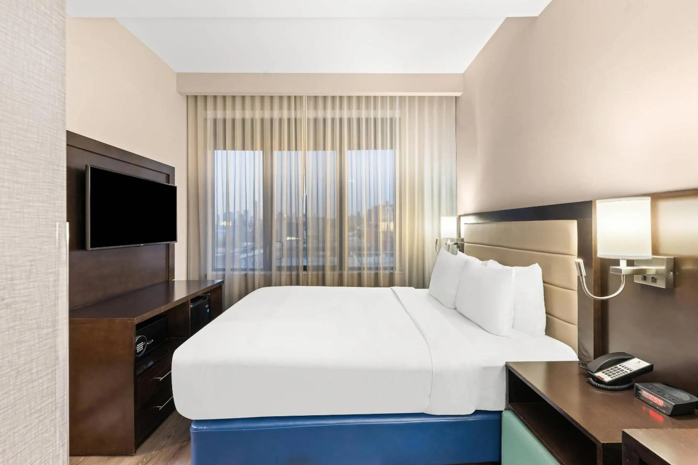 Bedroom, Bed in Comfort Inn Prospect Park-Brooklyn