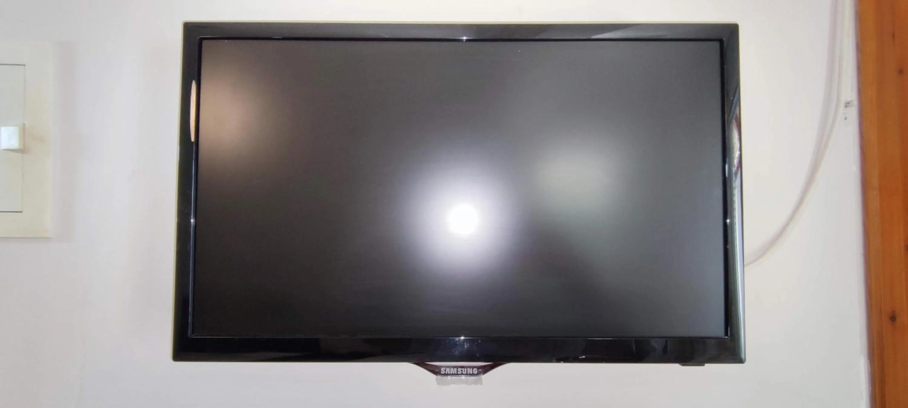 TV and multimedia in Anna Studio and Apartments