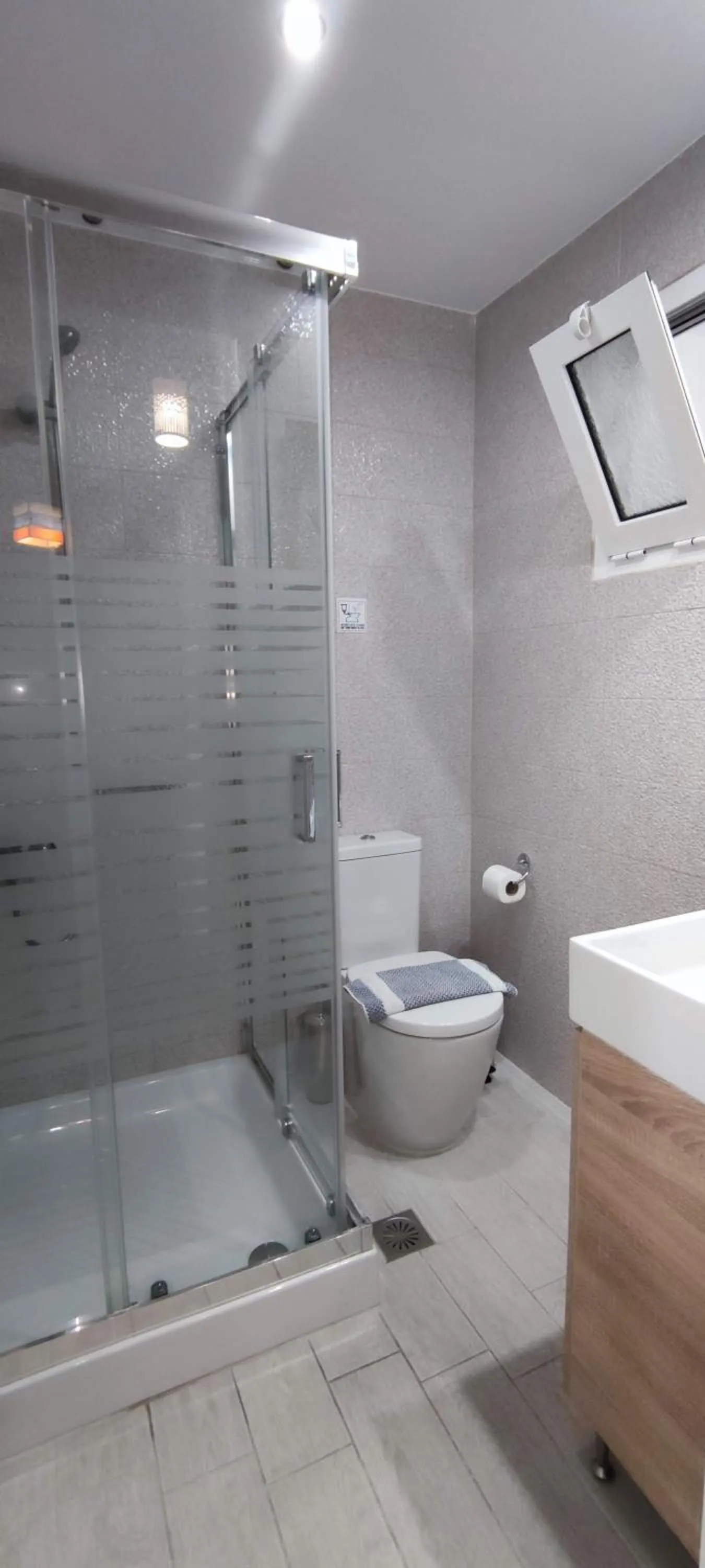 Shower in Anna Studio and Apartments