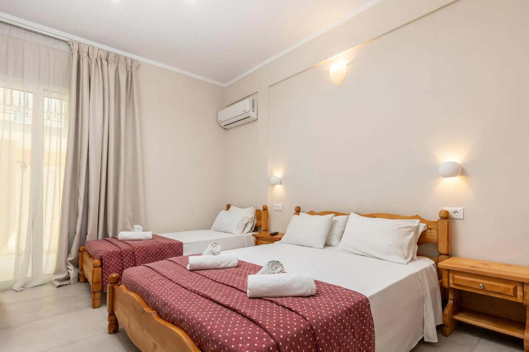 Photo of the whole room in Mimoza Beach