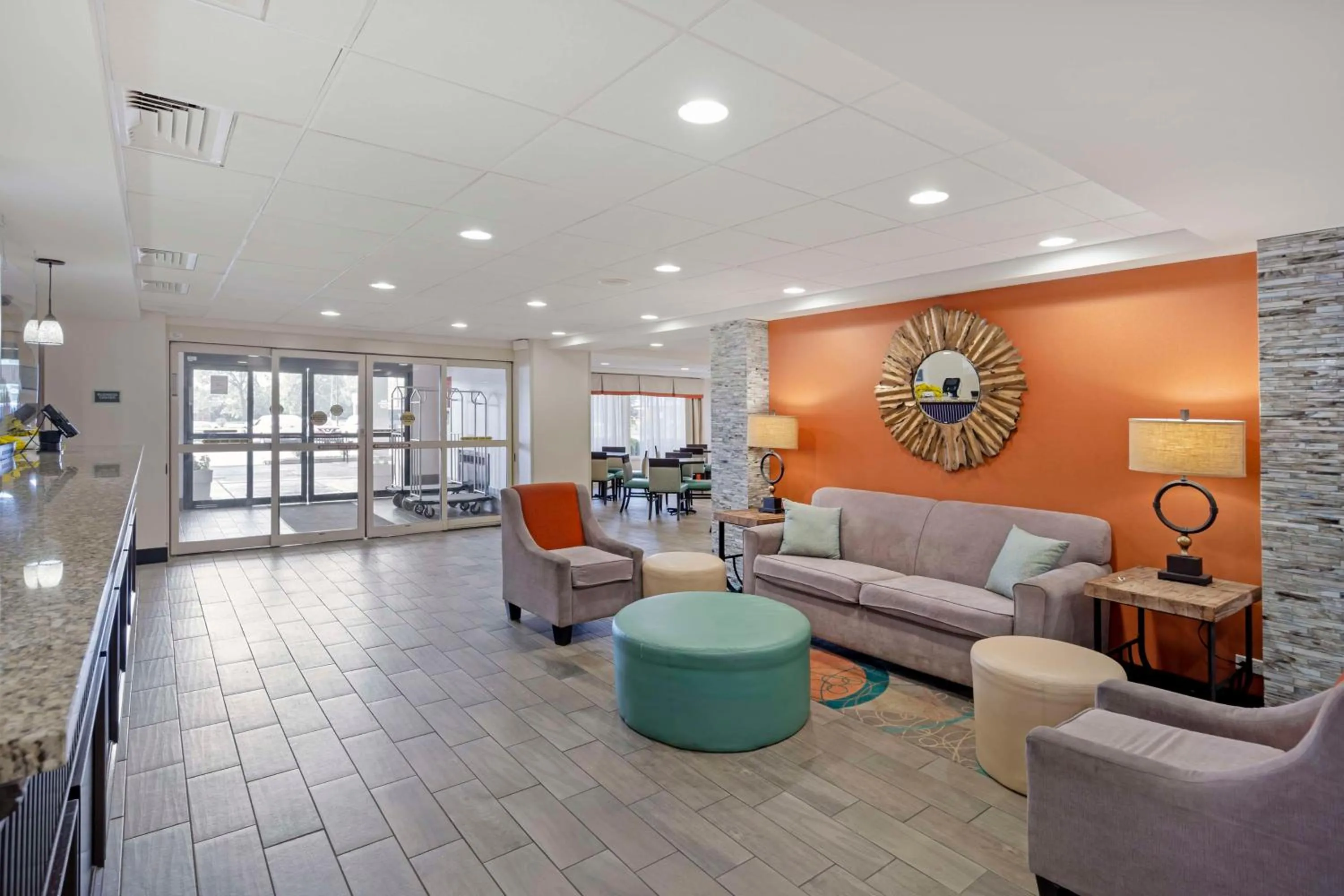 Lobby or reception in Best Western Plus Chicagoland - Countryside