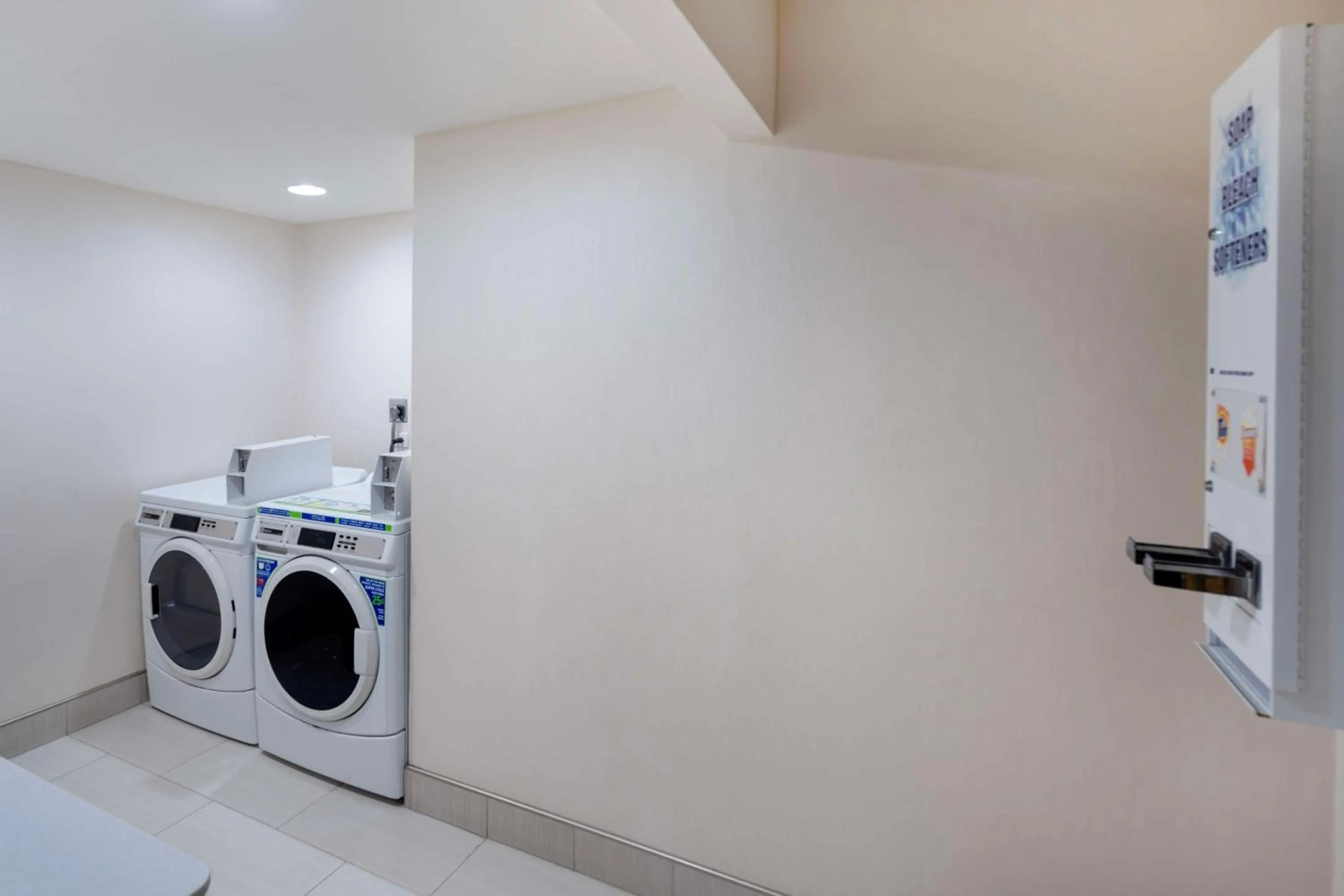 laundry in Best Western Plus Chicagoland - Countryside