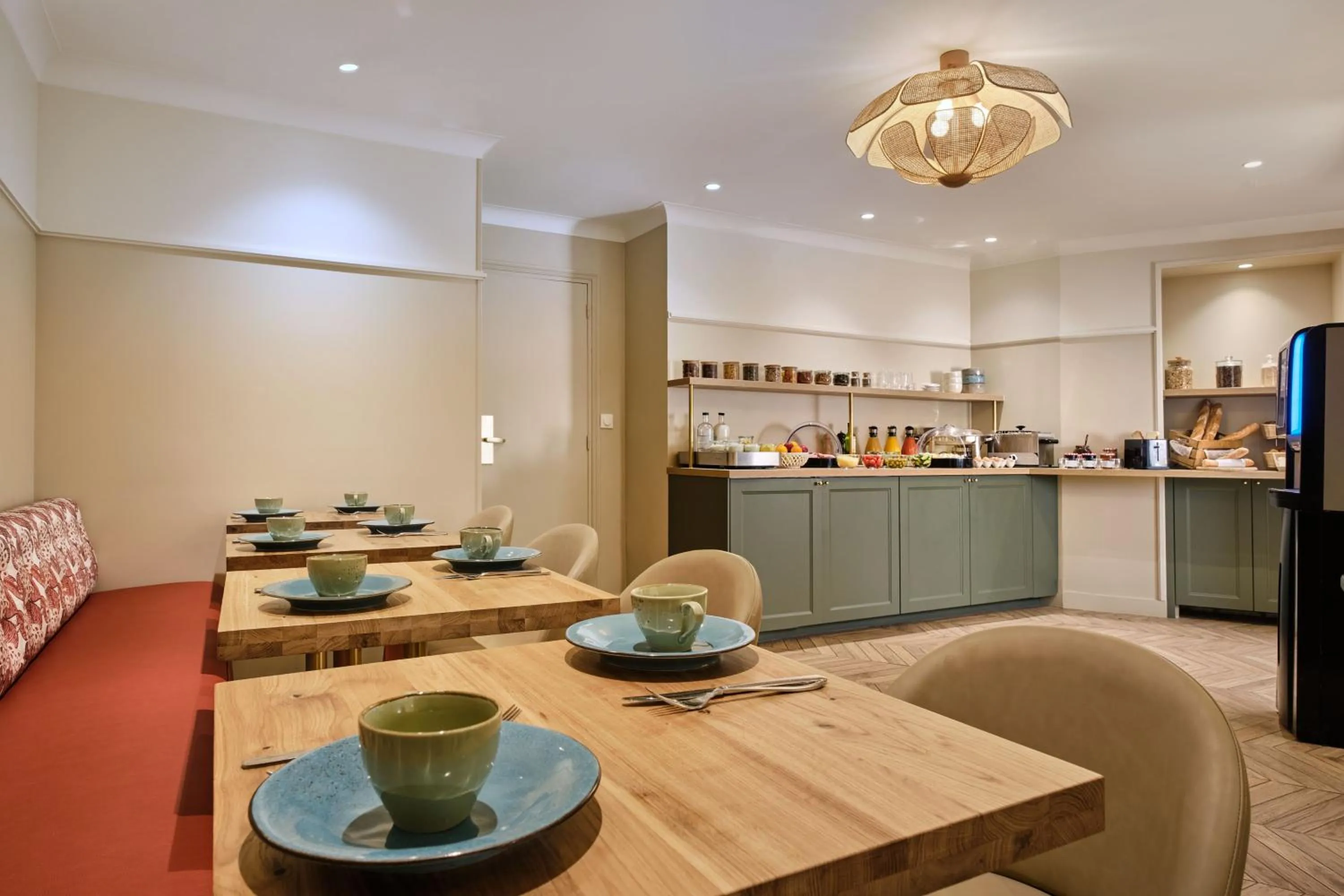 Buffet breakfast in Hotel Etoile Saint Ferdinand by Happyculture