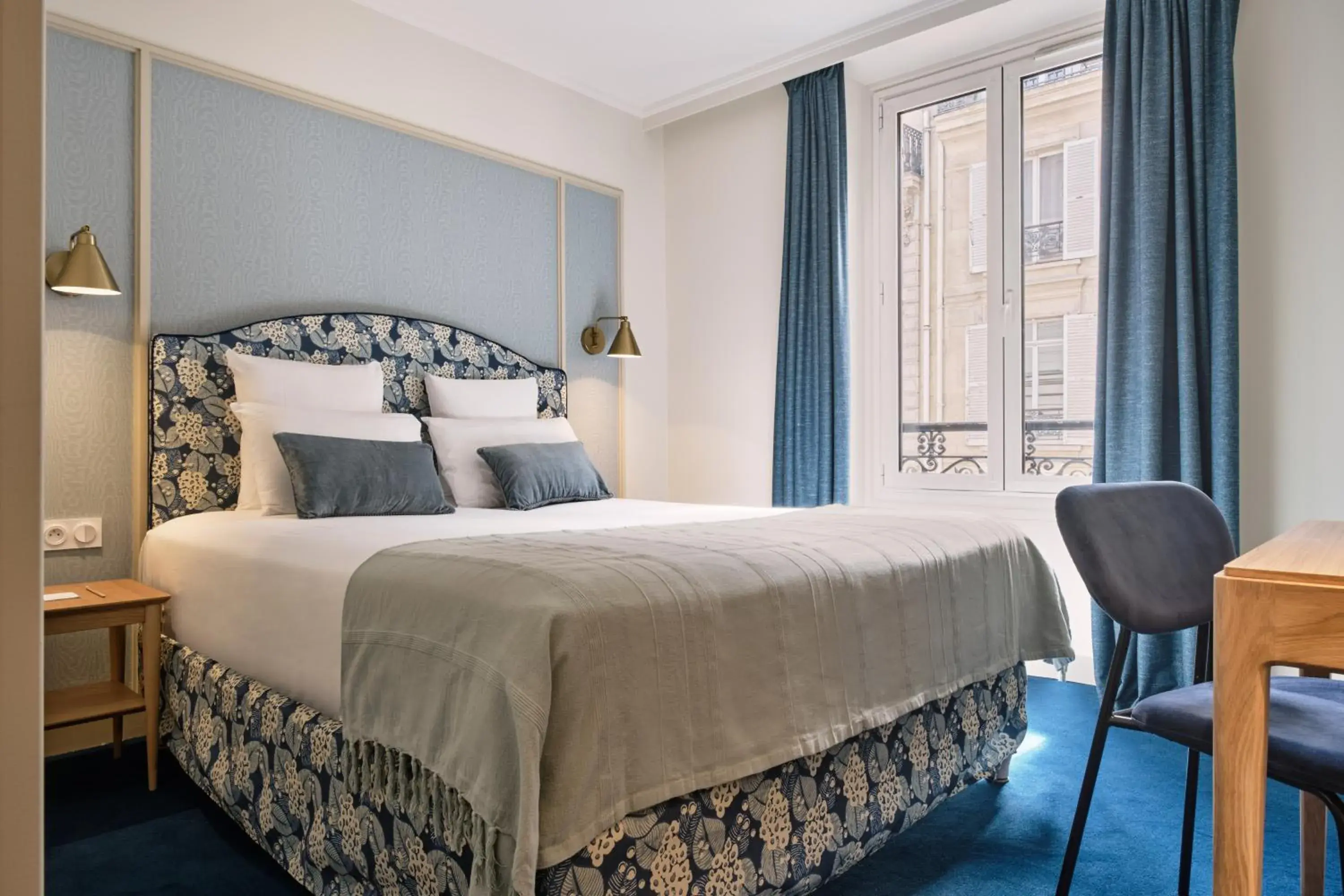 Superior Double or Twin Room in Hotel Etoile Saint Ferdinand by Happyculture Superior Double or Twin Room in Hotel Etoile Saint Ferdinand by Happyculture