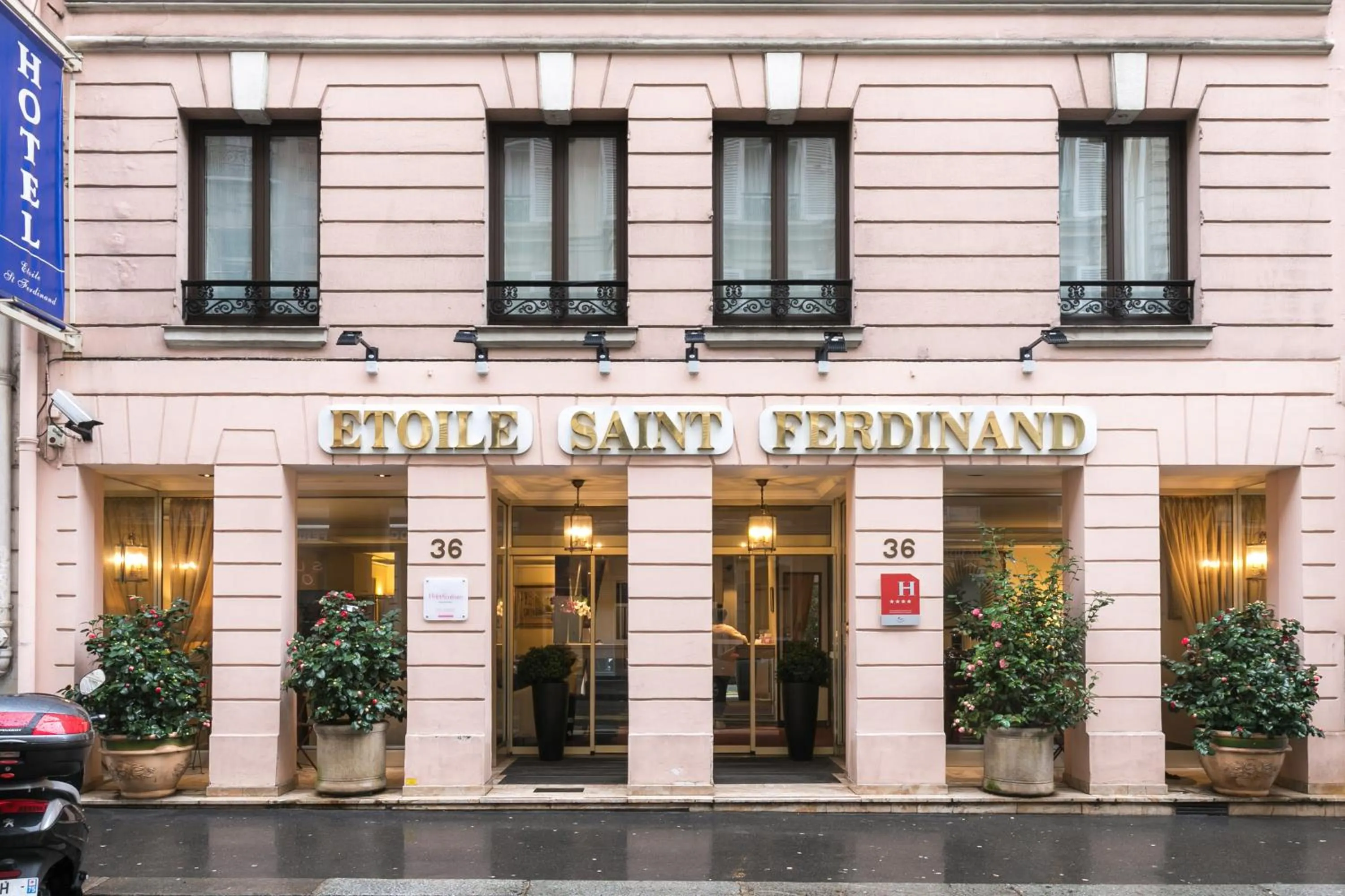 Facade/entrance in Hotel Etoile Saint Ferdinand by Happyculture
