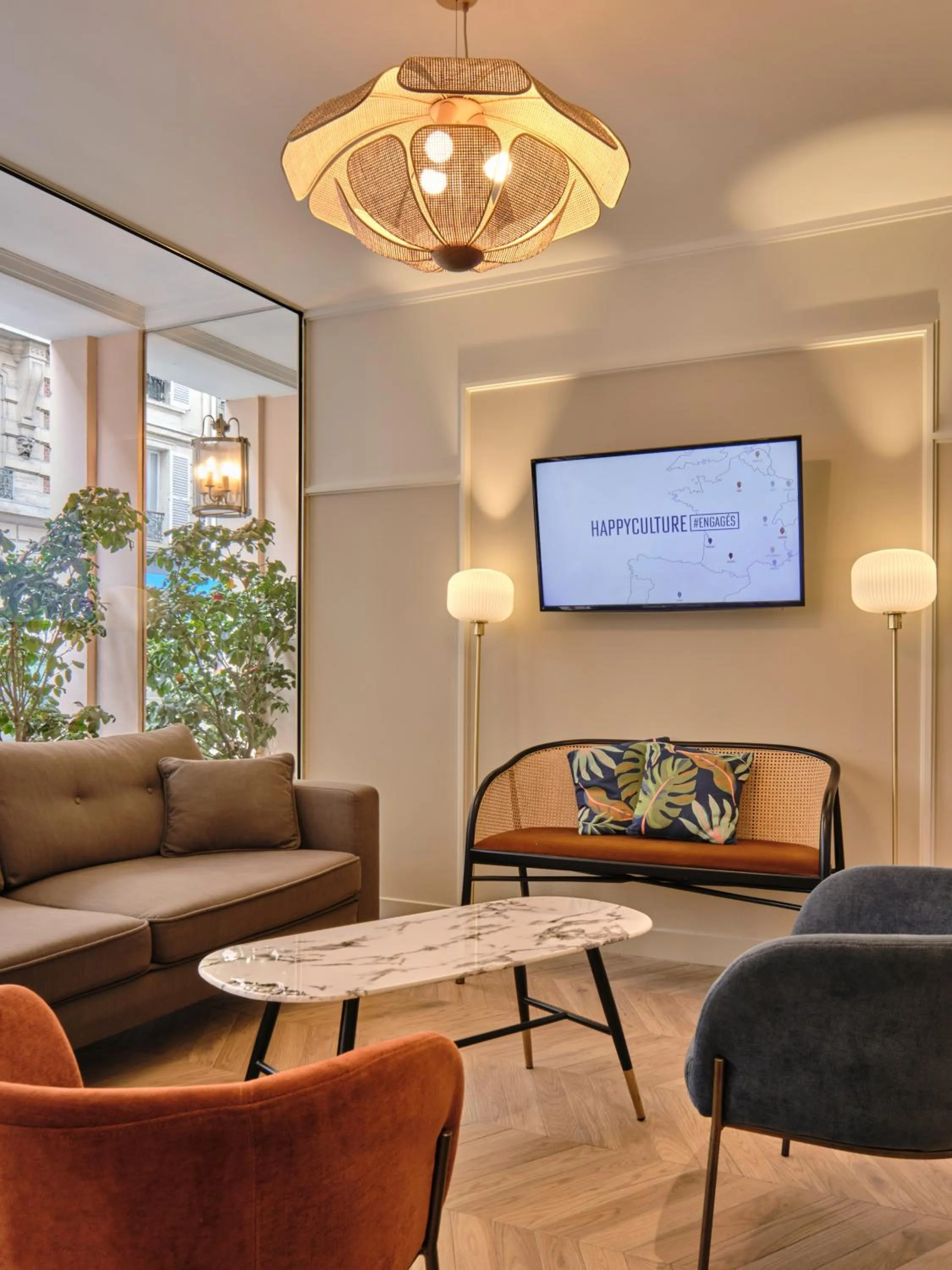 Living room in Hotel Etoile Saint Ferdinand by Happyculture