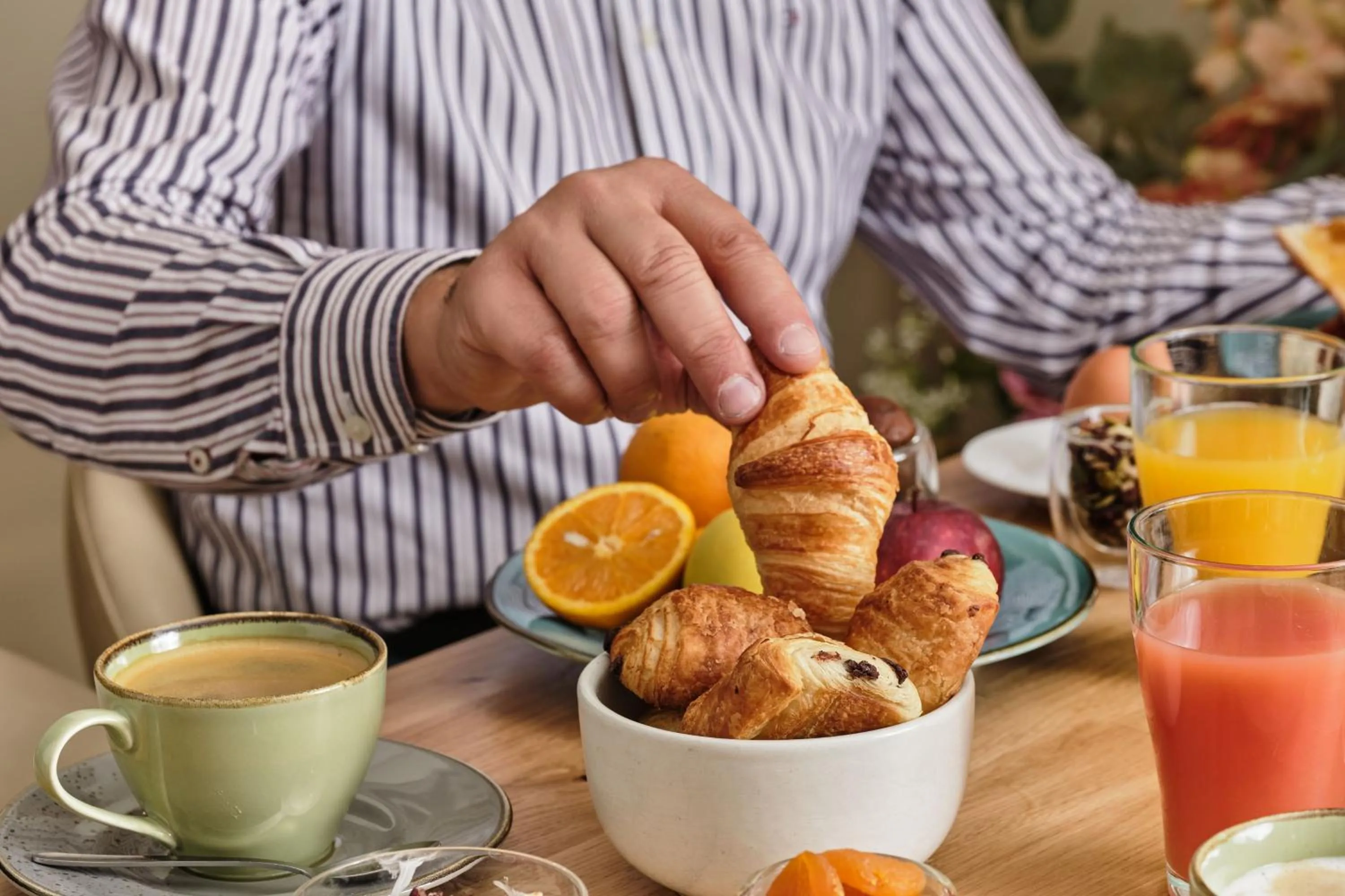 Buffet breakfast in Hotel Etoile Saint Ferdinand by Happyculture