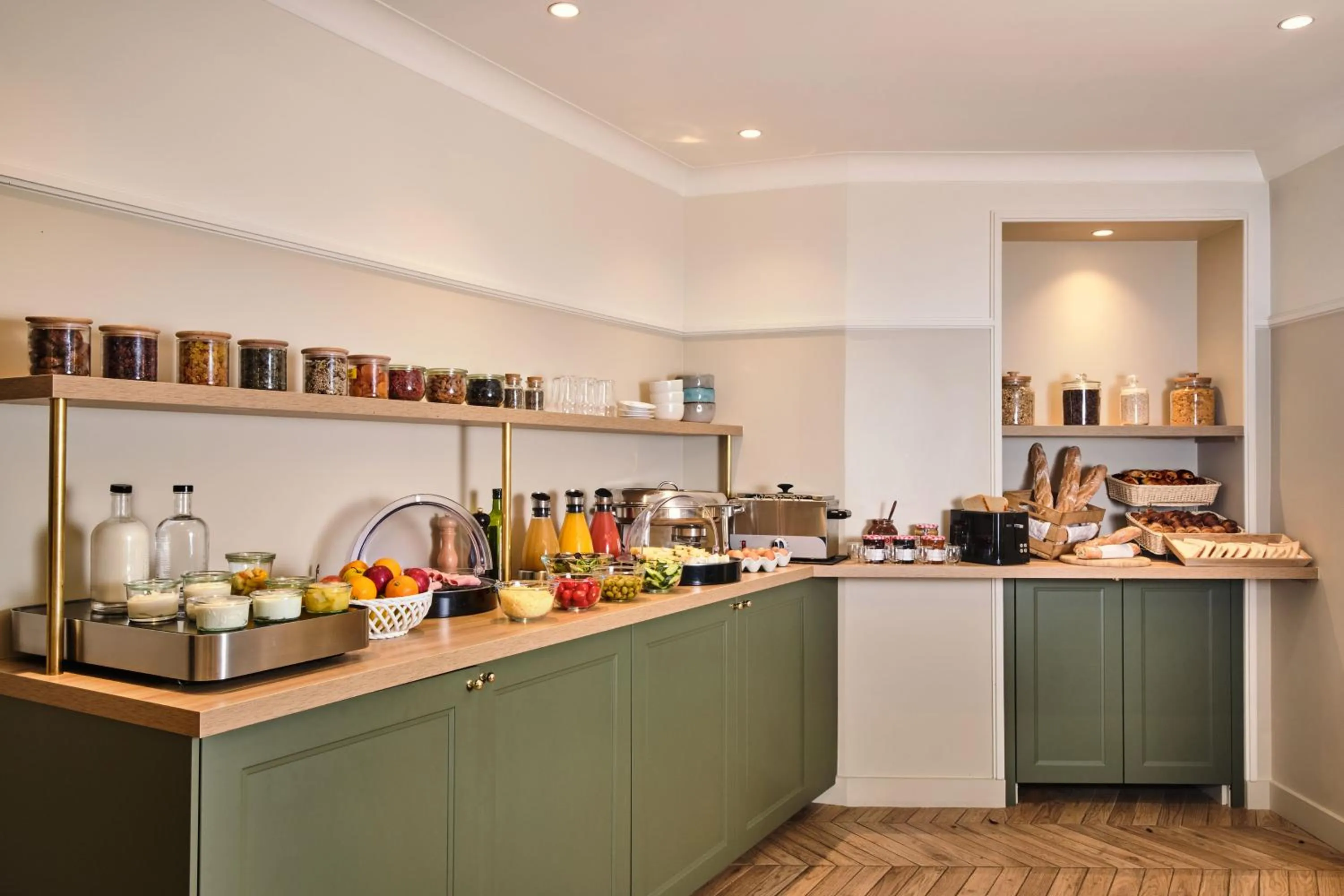 Buffet breakfast in Hotel Etoile Saint Ferdinand by Happyculture