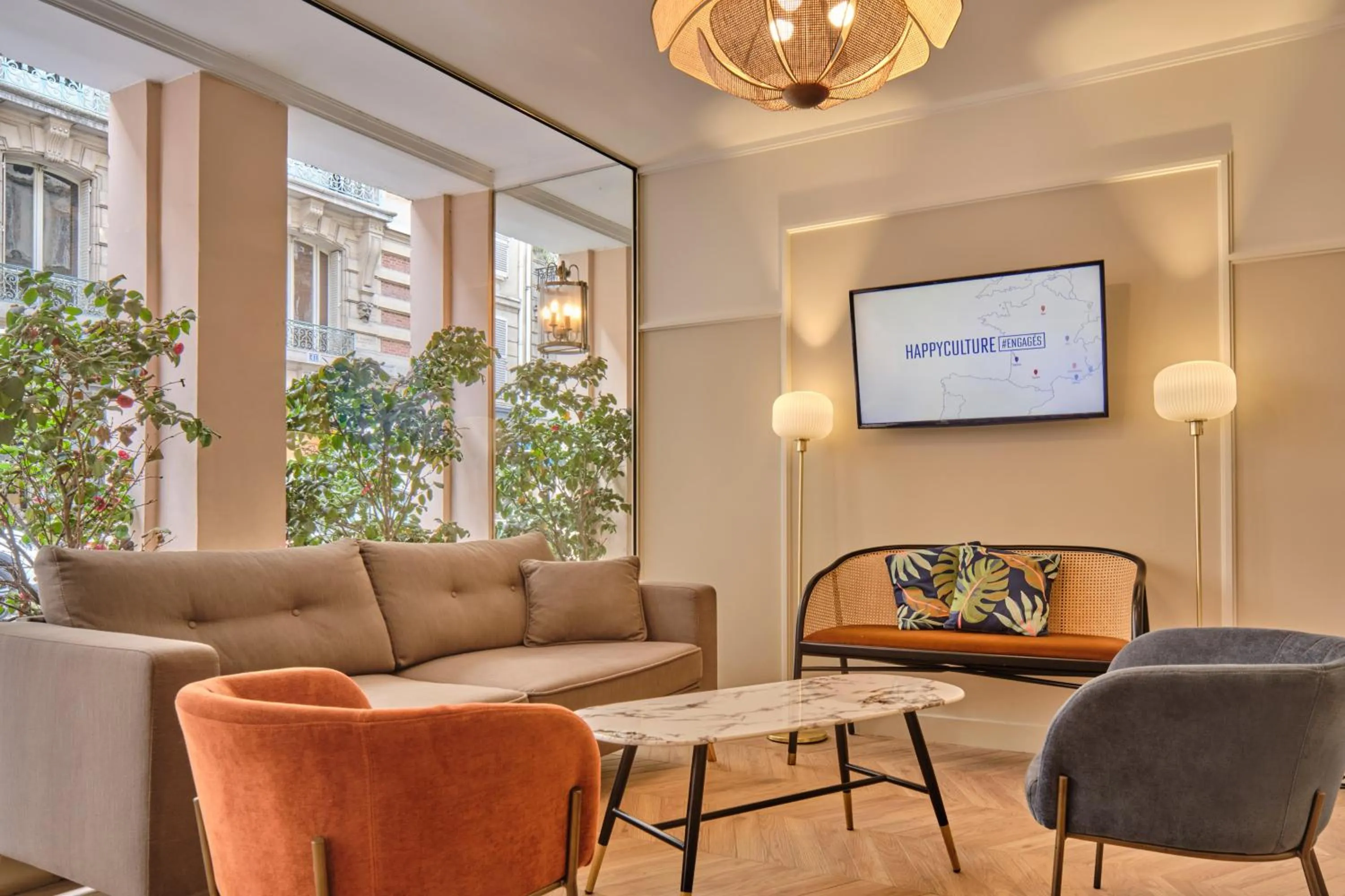 Living room in Hotel Etoile Saint Ferdinand by Happyculture