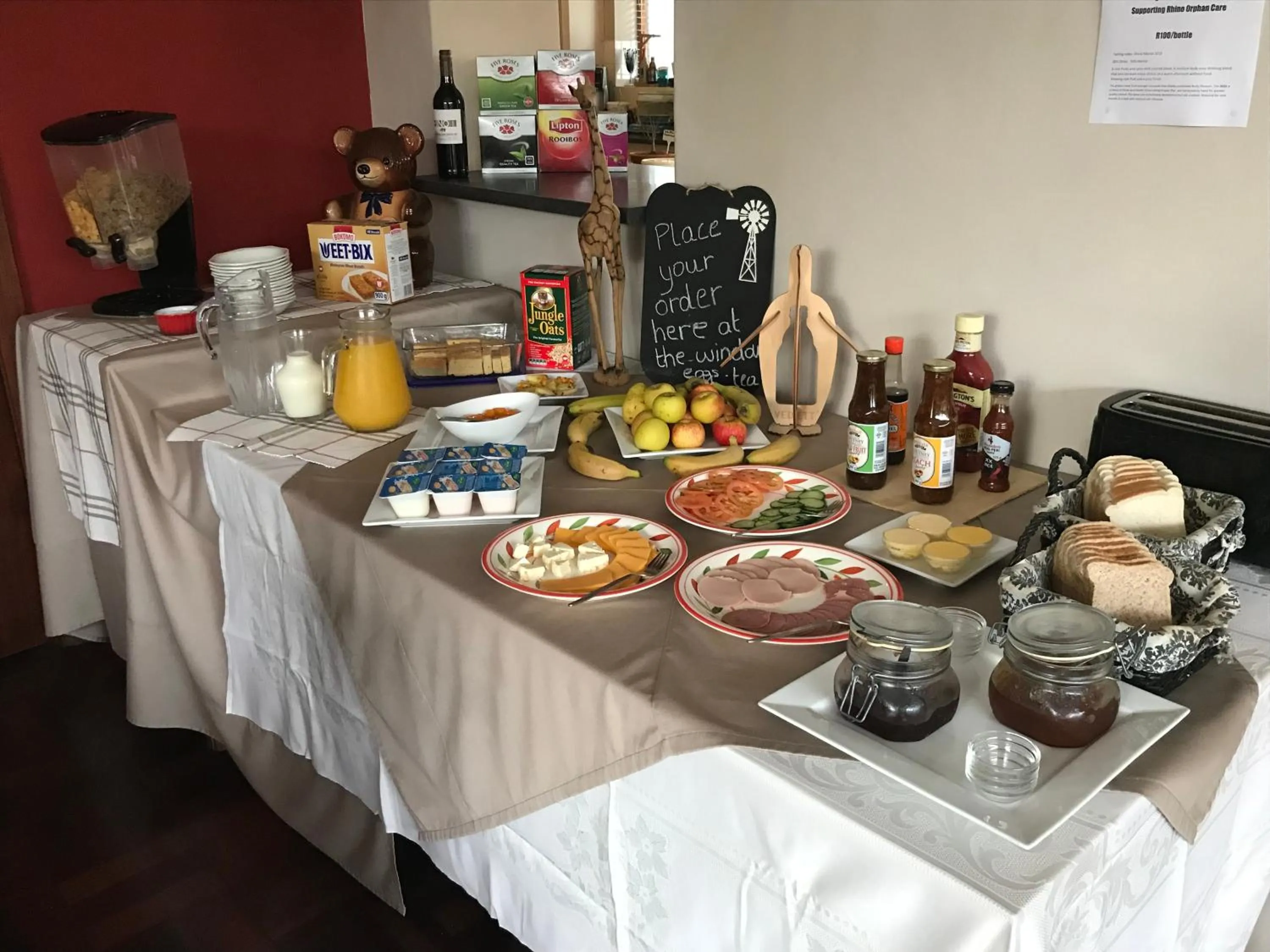 Continental breakfast in Mountain View Eco Lodge Montagu