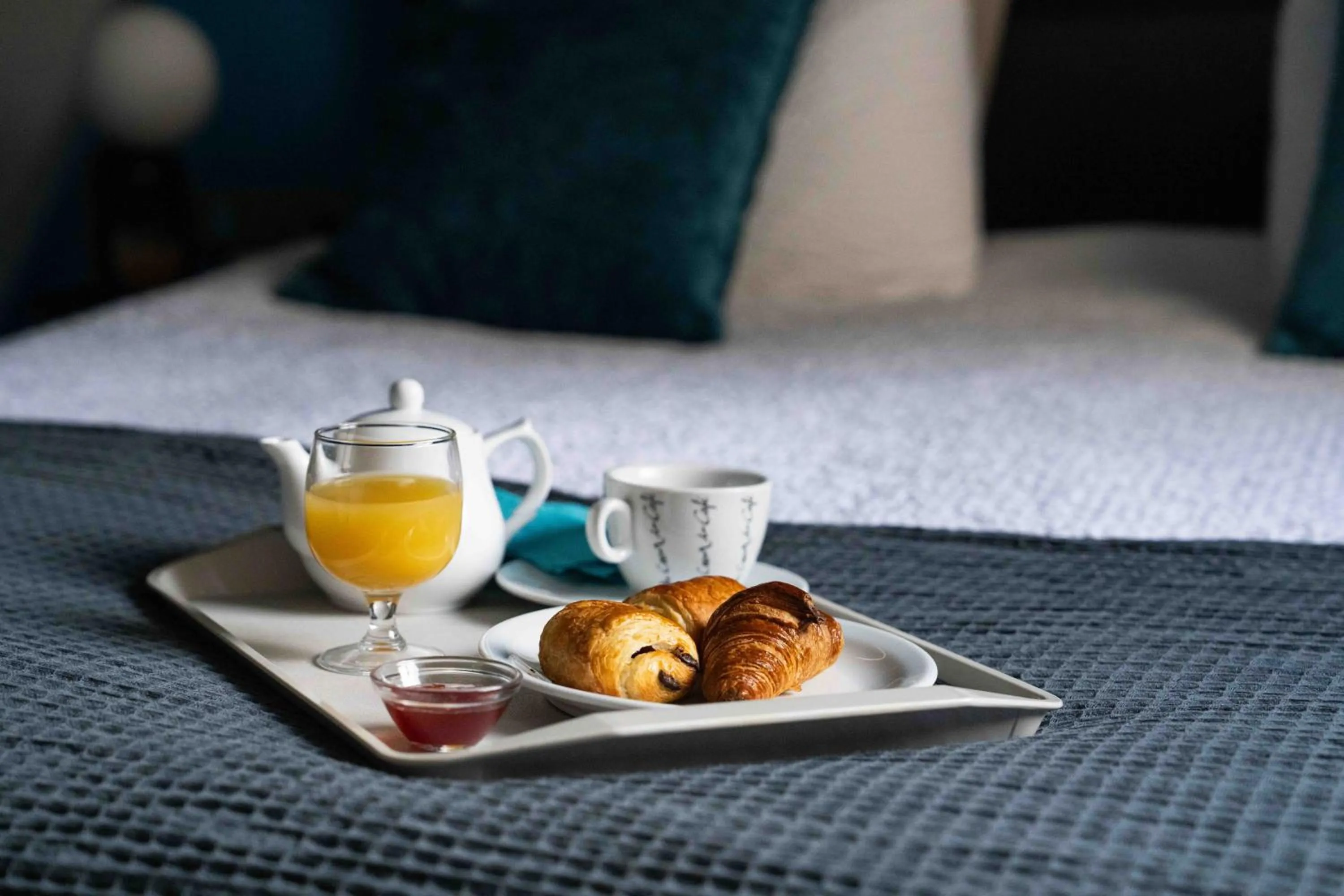 Bed in Logis Hôtel & Restaurant Ludik