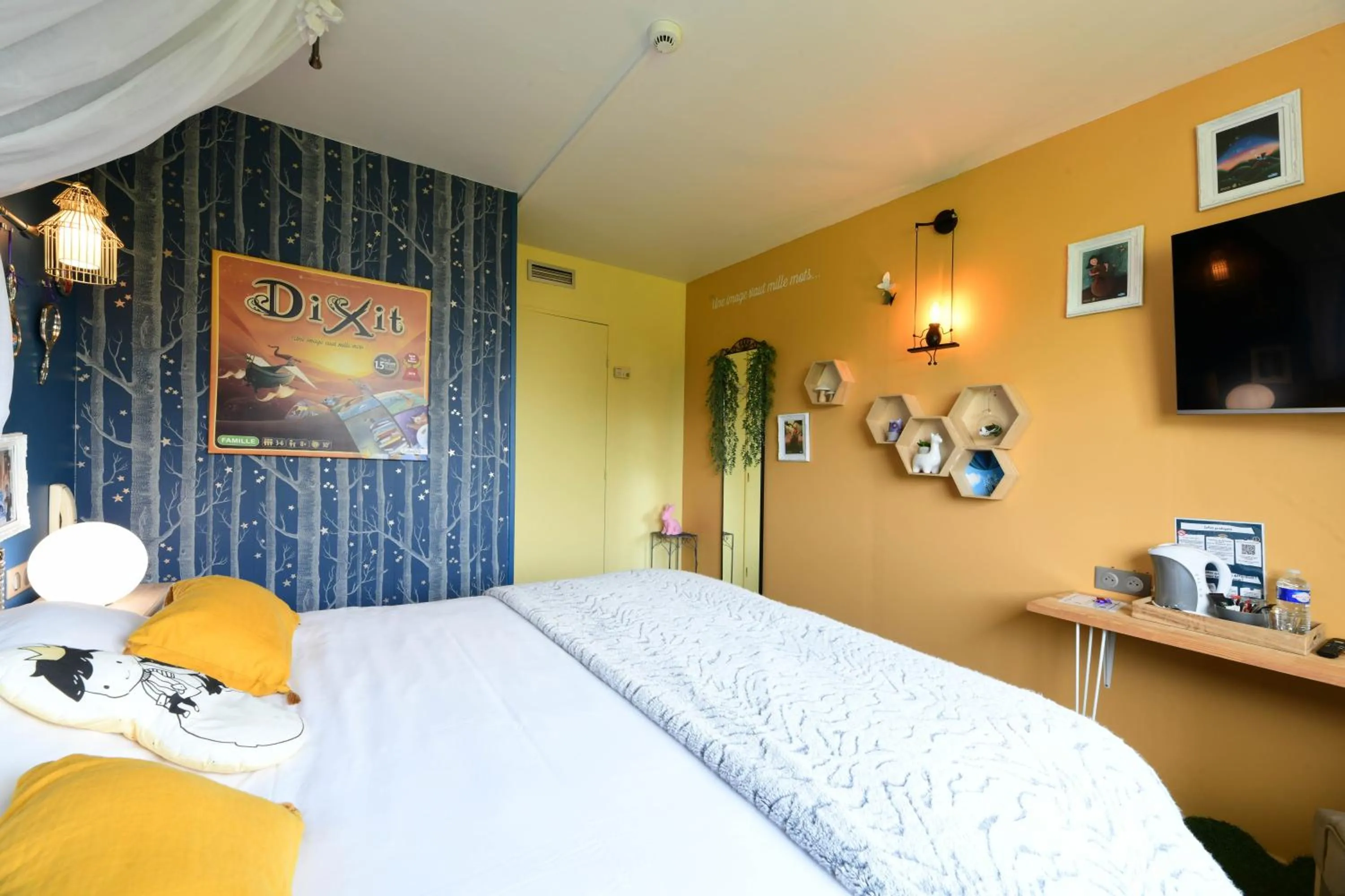 Bed in Logis Hôtel & Restaurant Ludik