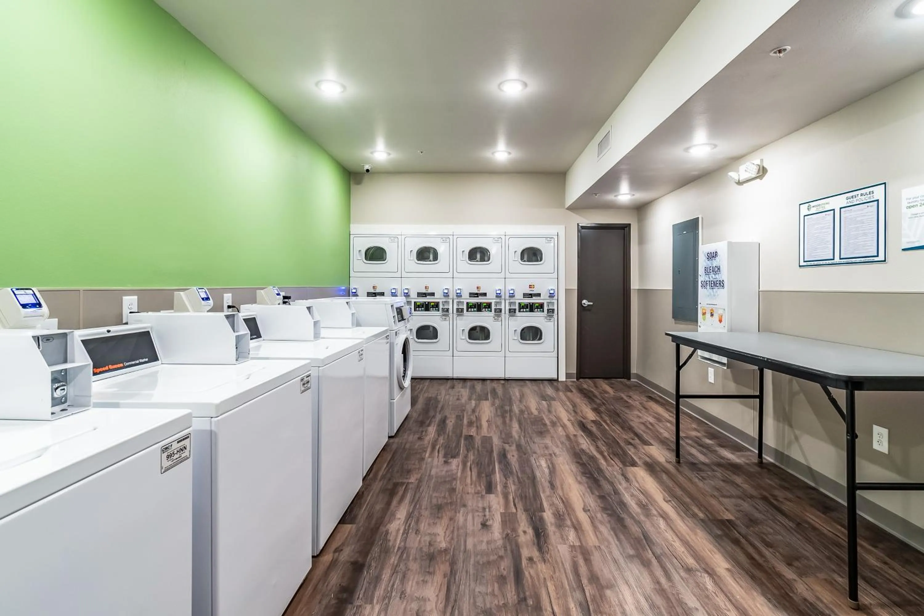 Property building in WoodSpring Suites Indianapolis Zionsville