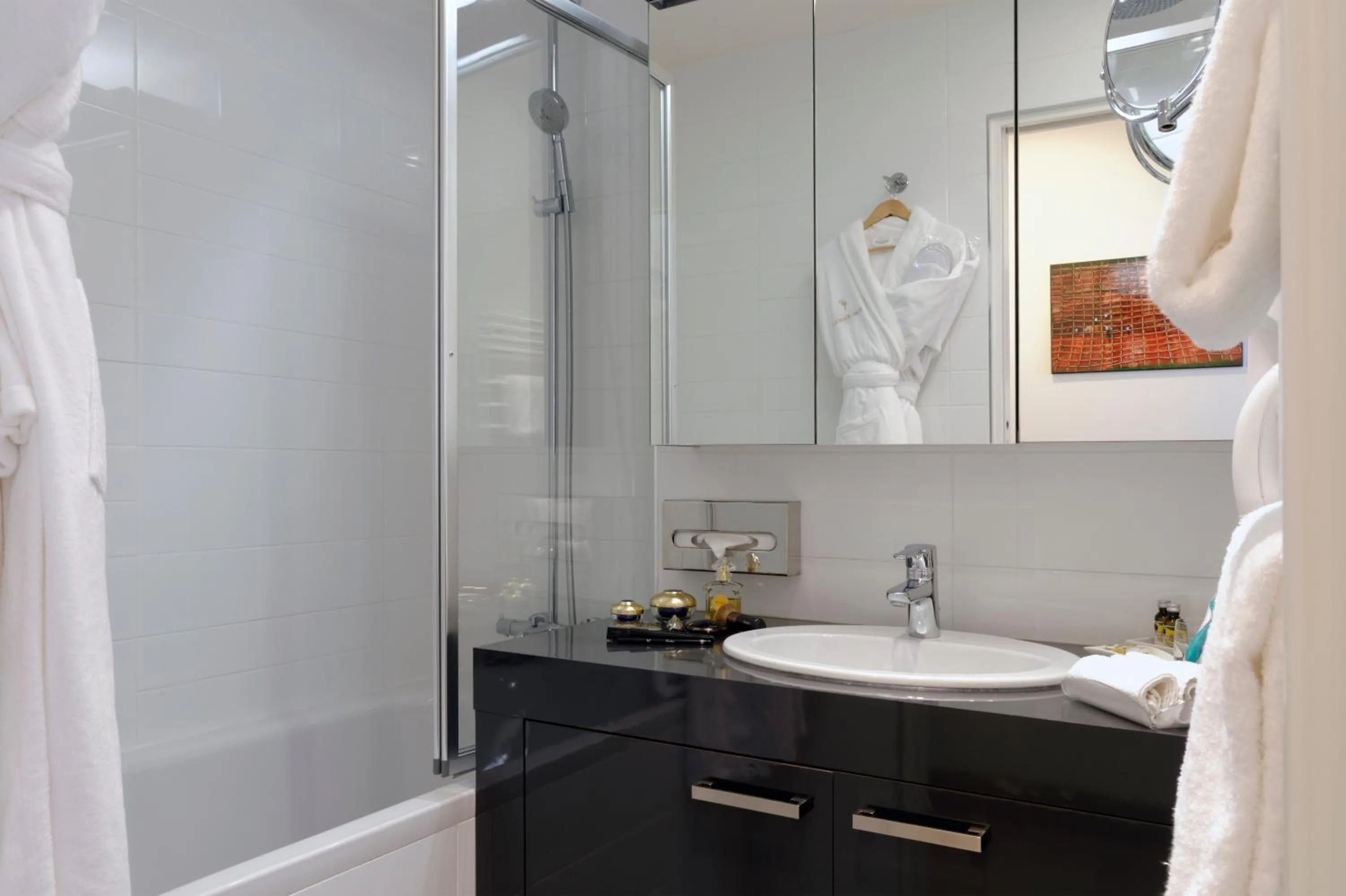 Bathroom in Résidence Alma Marceau