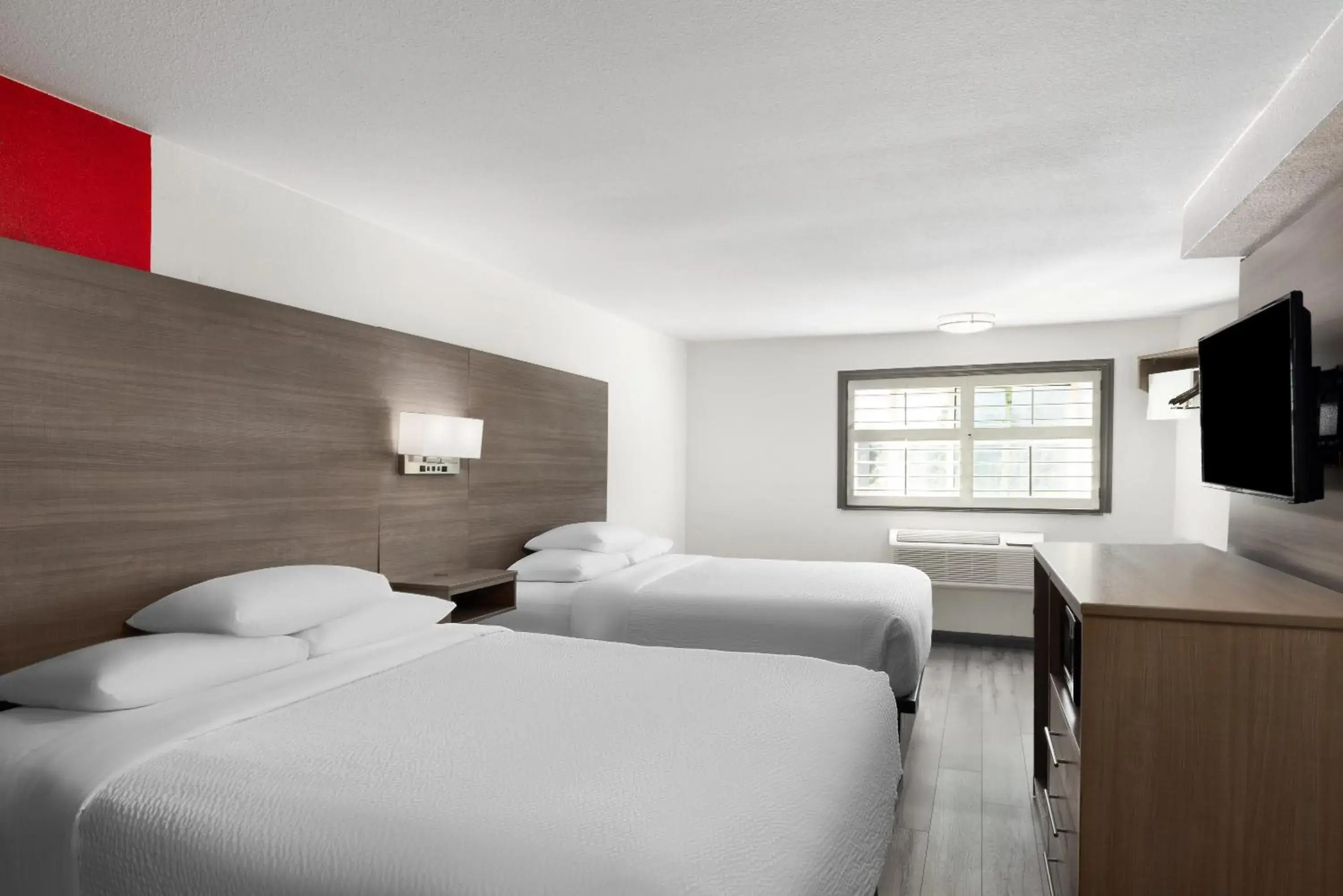 Queen Room with Two Queen Beds - Non-Smoking in Ramada by Wyndham Medford Airport North Queen Room with Two Queen Beds - Non-Smoking in Ramada by Wyndham Medford Airport North