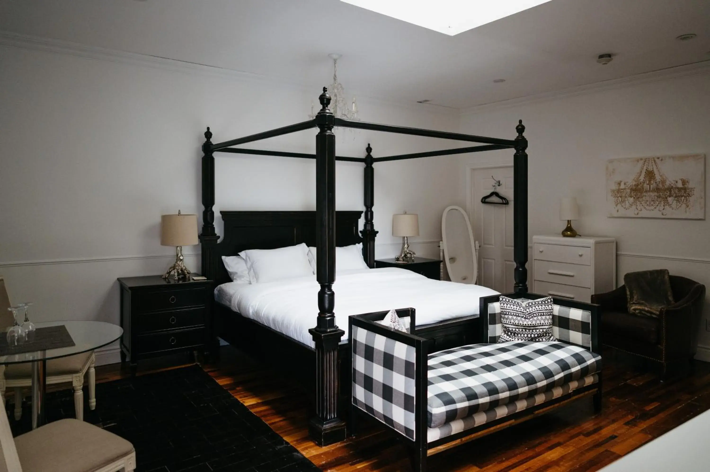 Deluxe King Suite in The Bloomfield Inn Deluxe King Suite in The Bloomfield Inn