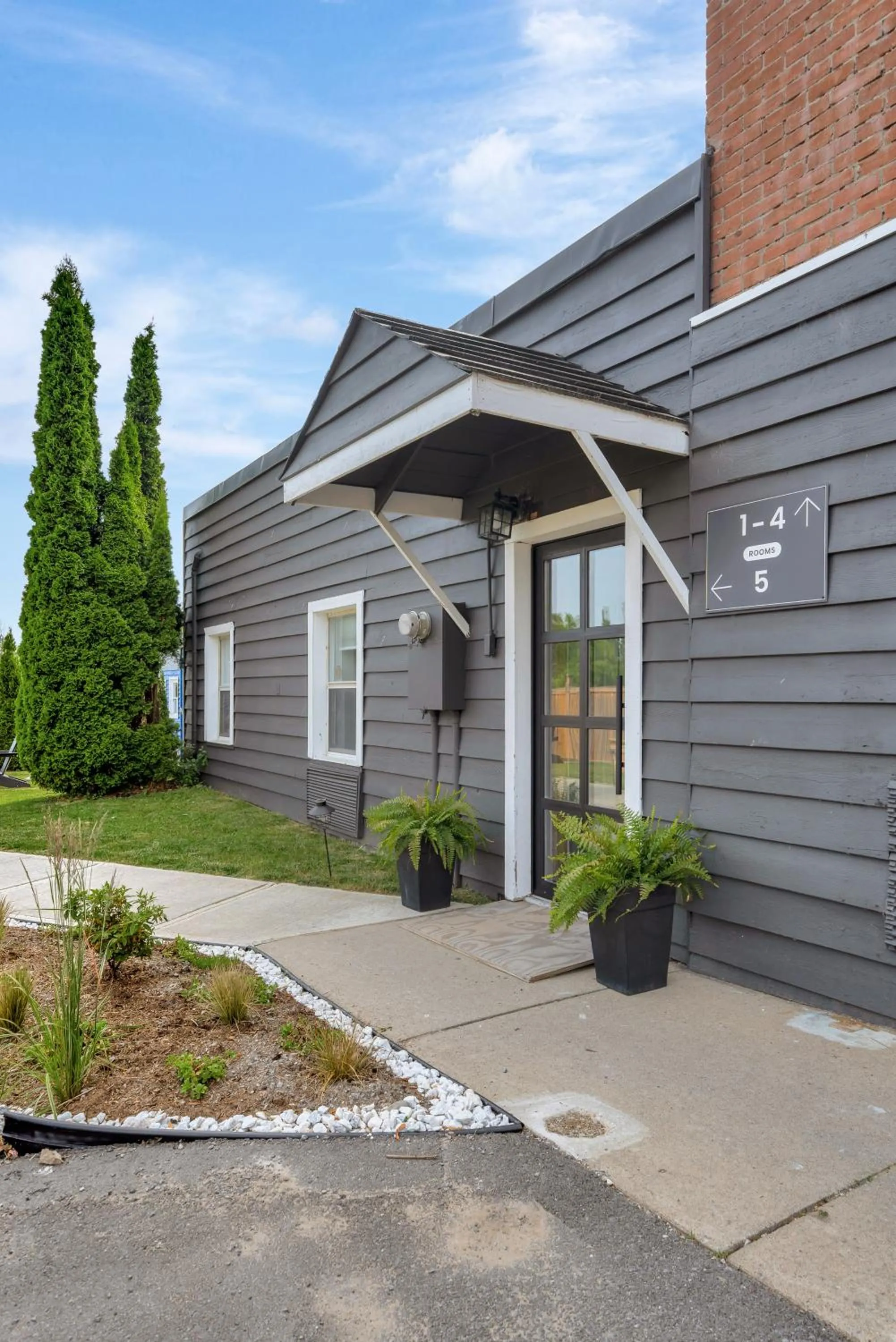 Property building in The Bloomfield Inn