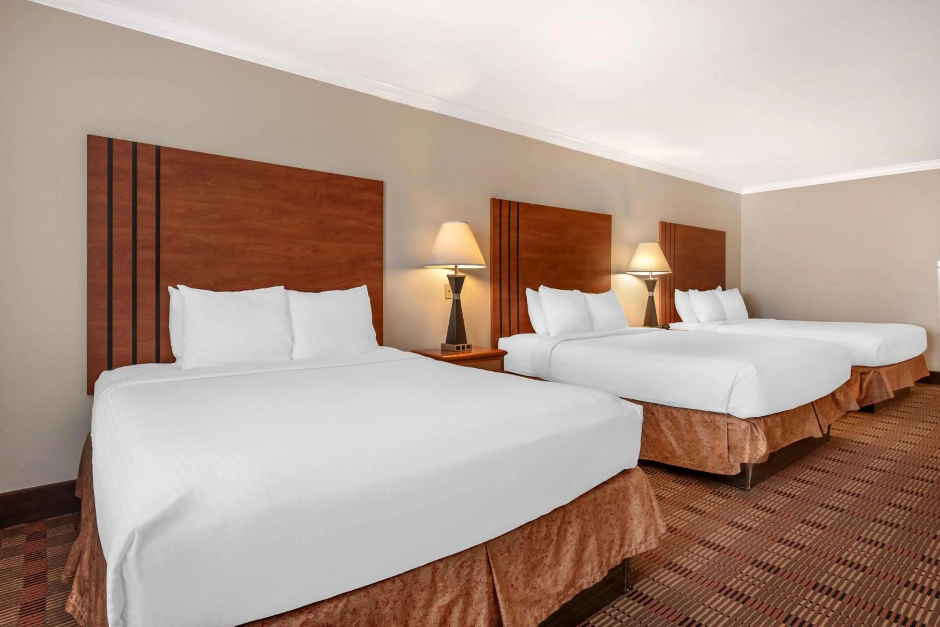 Bedroom, Bed in Best Western Club House Inn & Suites