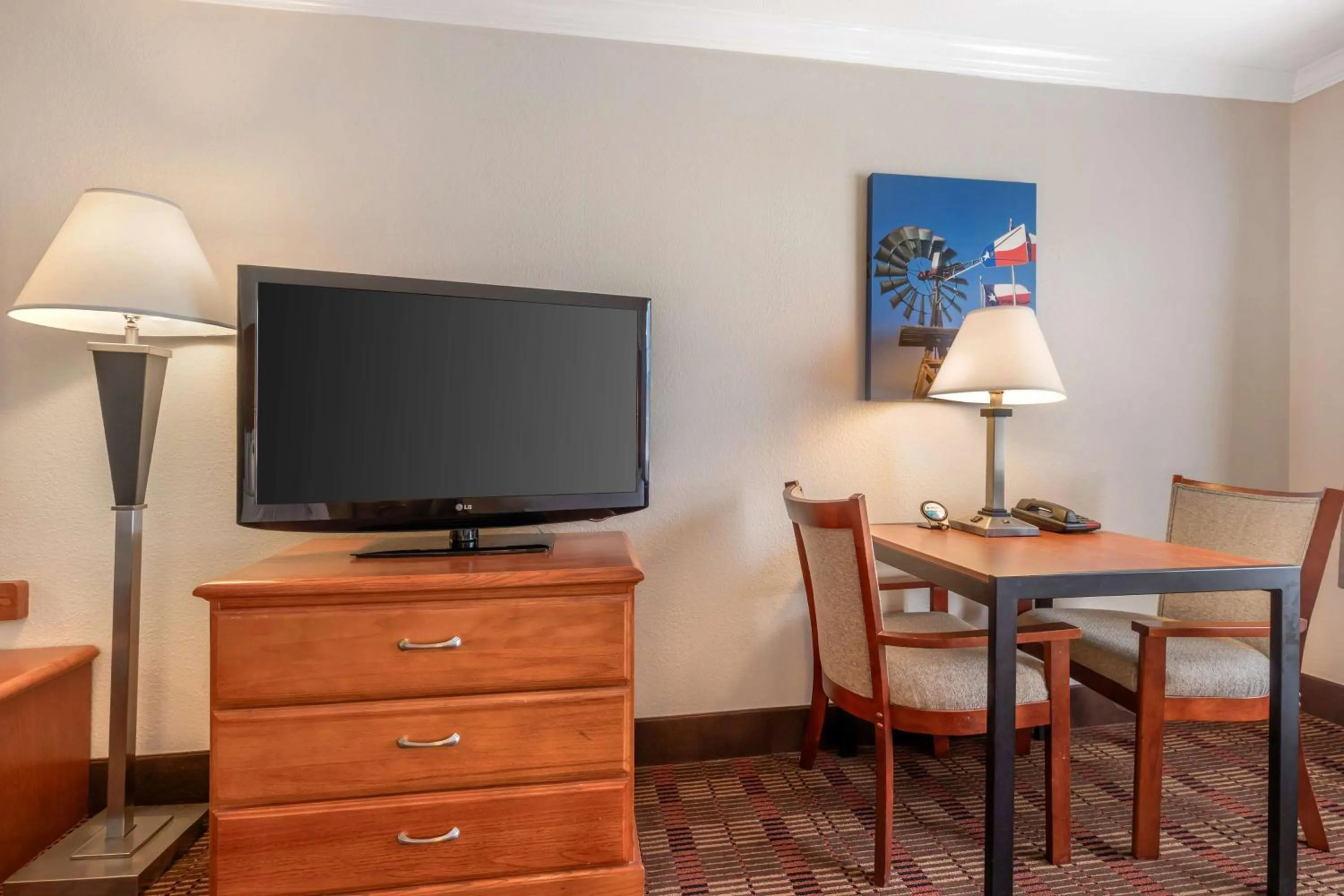 Bedroom in Best Western Club House Inn & Suites