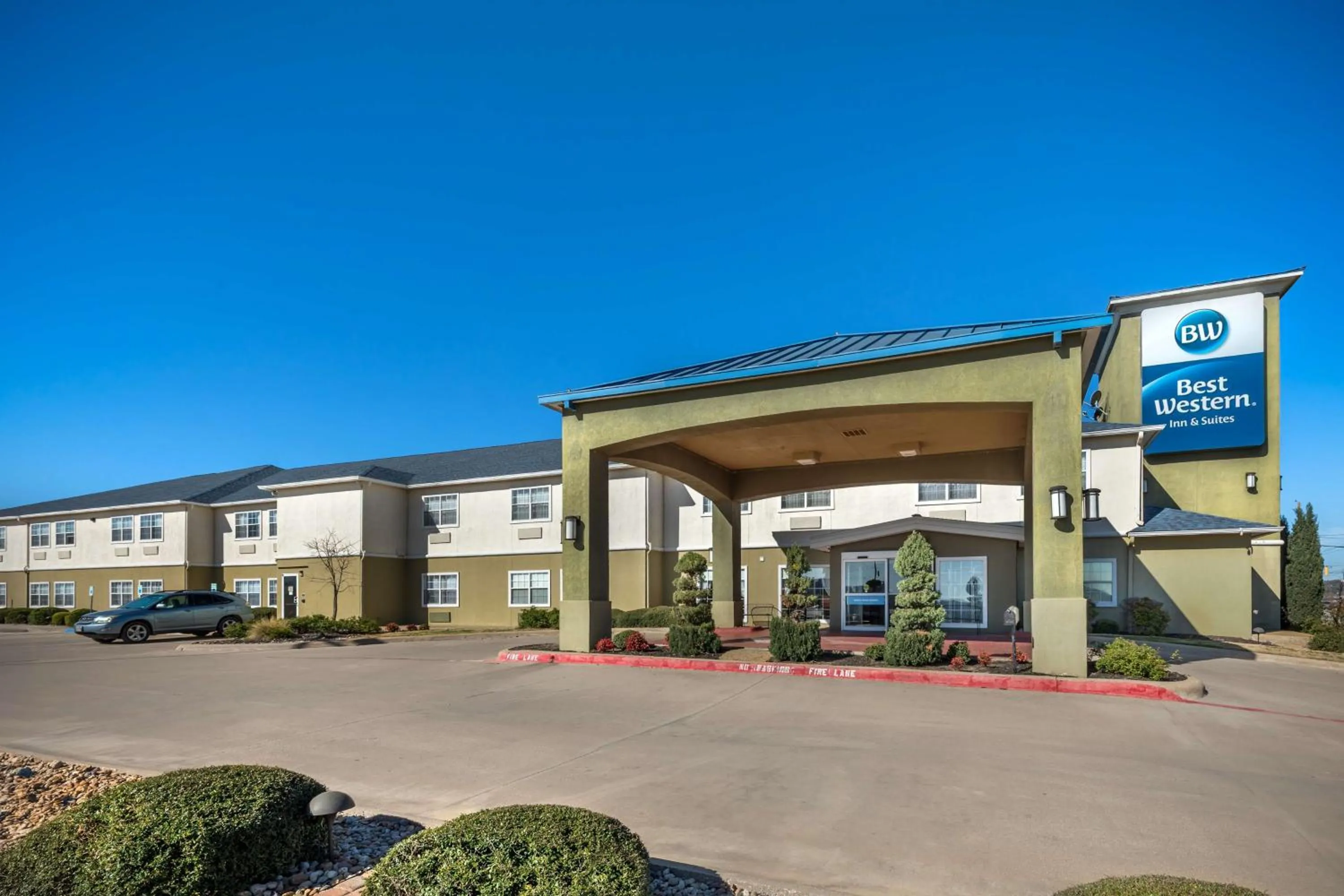Property building in Best Western Club House Inn & Suites