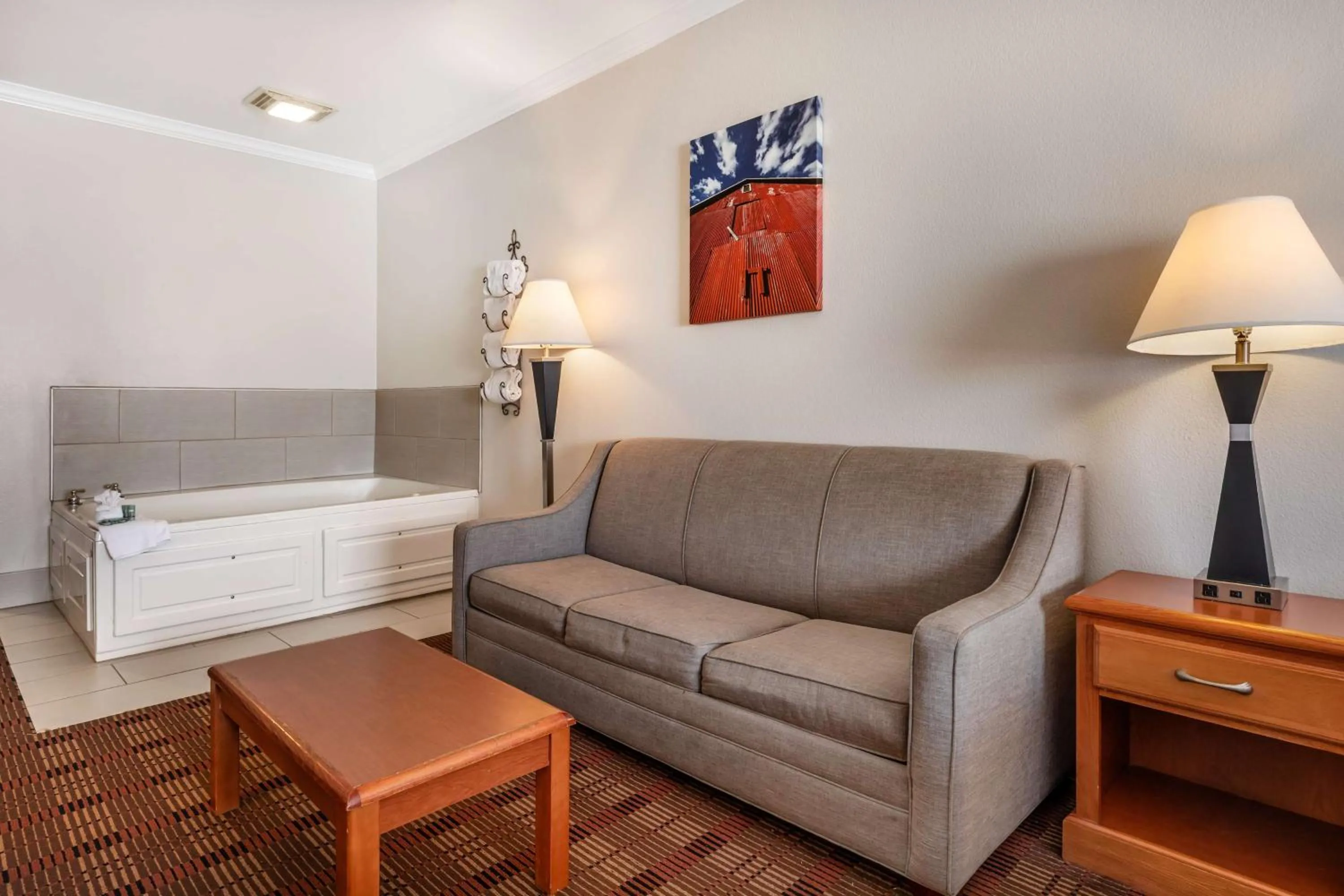 Bedroom, Bed in Best Western Club House Inn & Suites