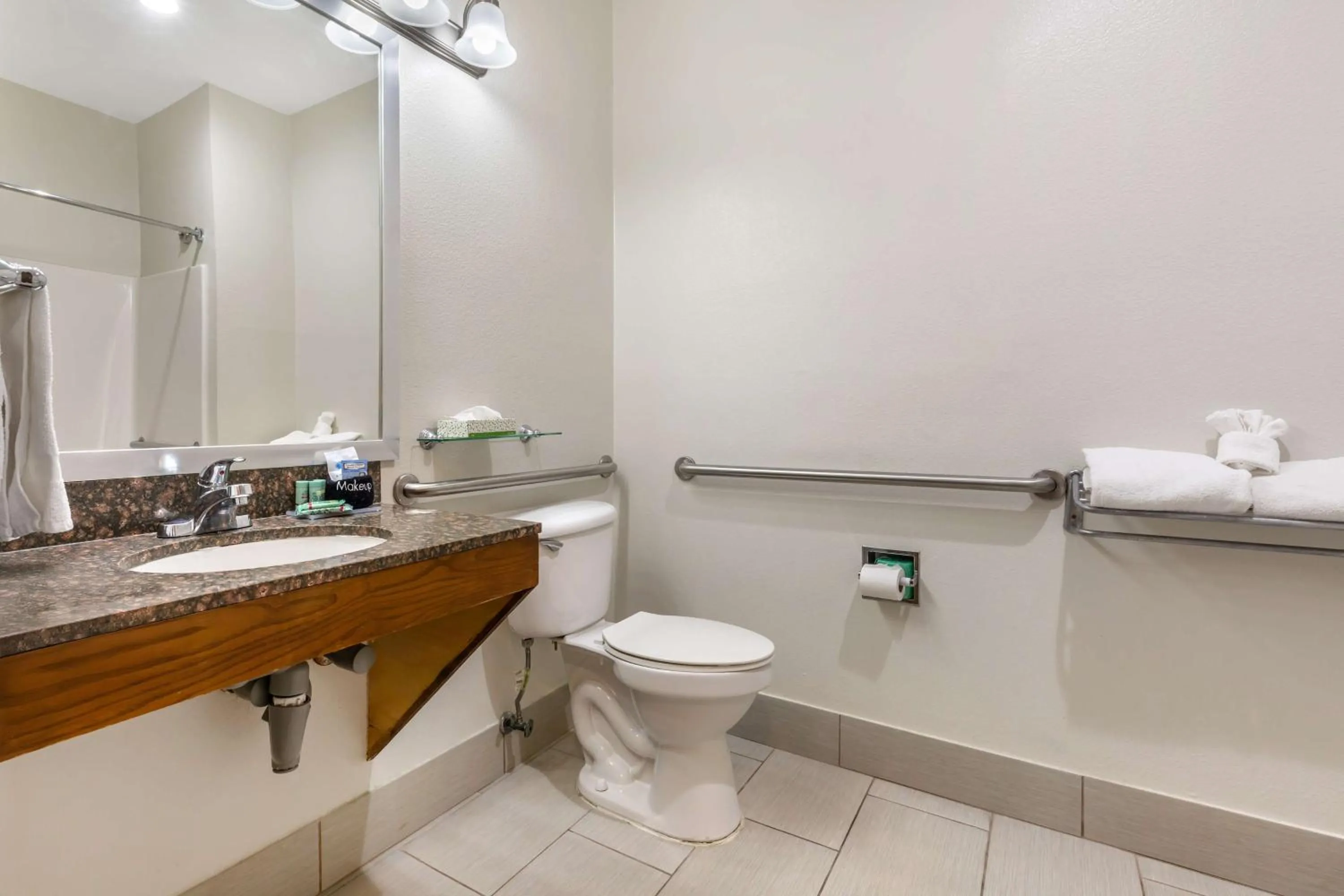 Bathroom in Best Western Club House Inn & Suites