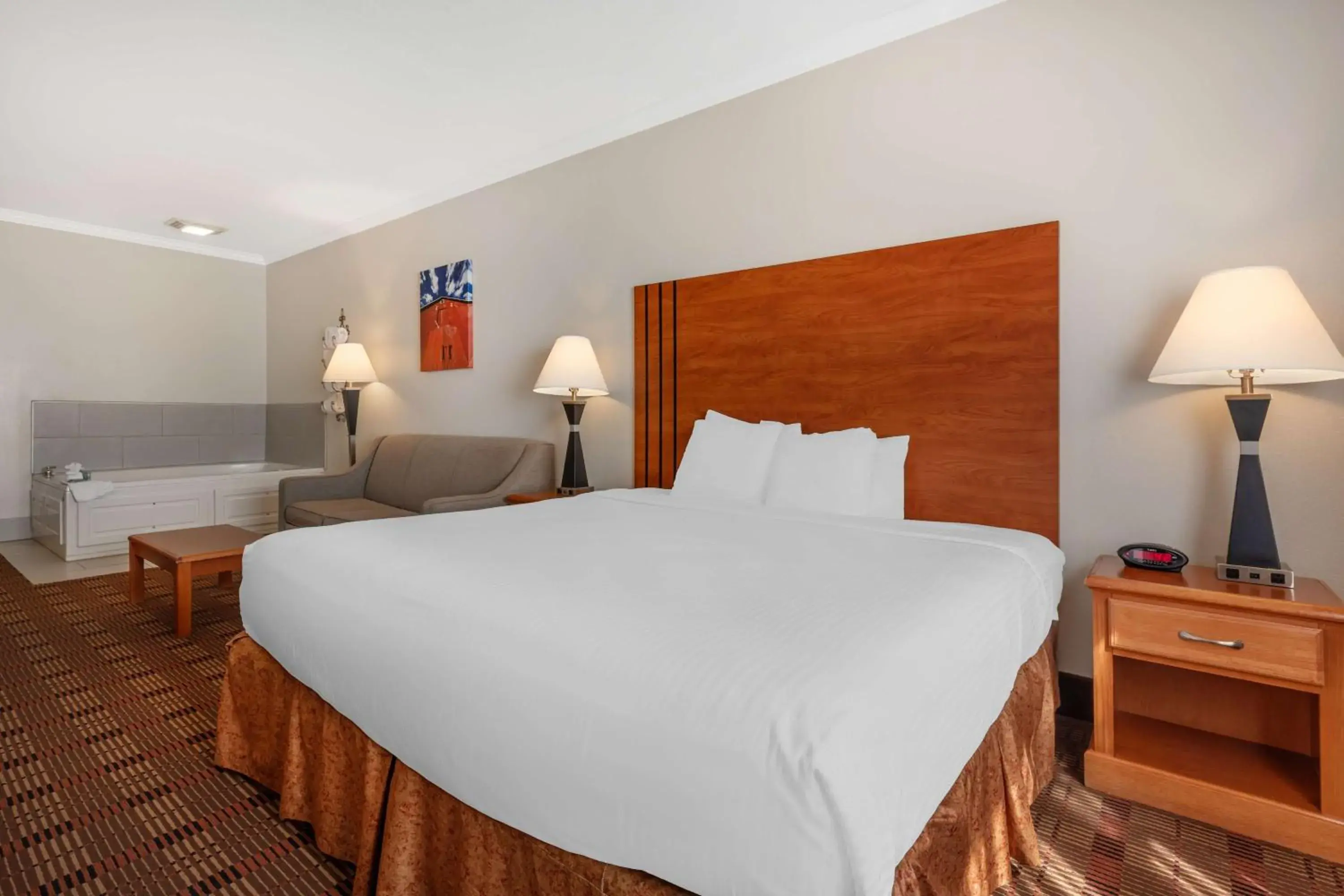 King Room with Spa Bath - Non-Smoking in Best Western Club House Inn & Suites King Room with Spa Bath - Non-Smoking in Best Western Club House Inn & Suites