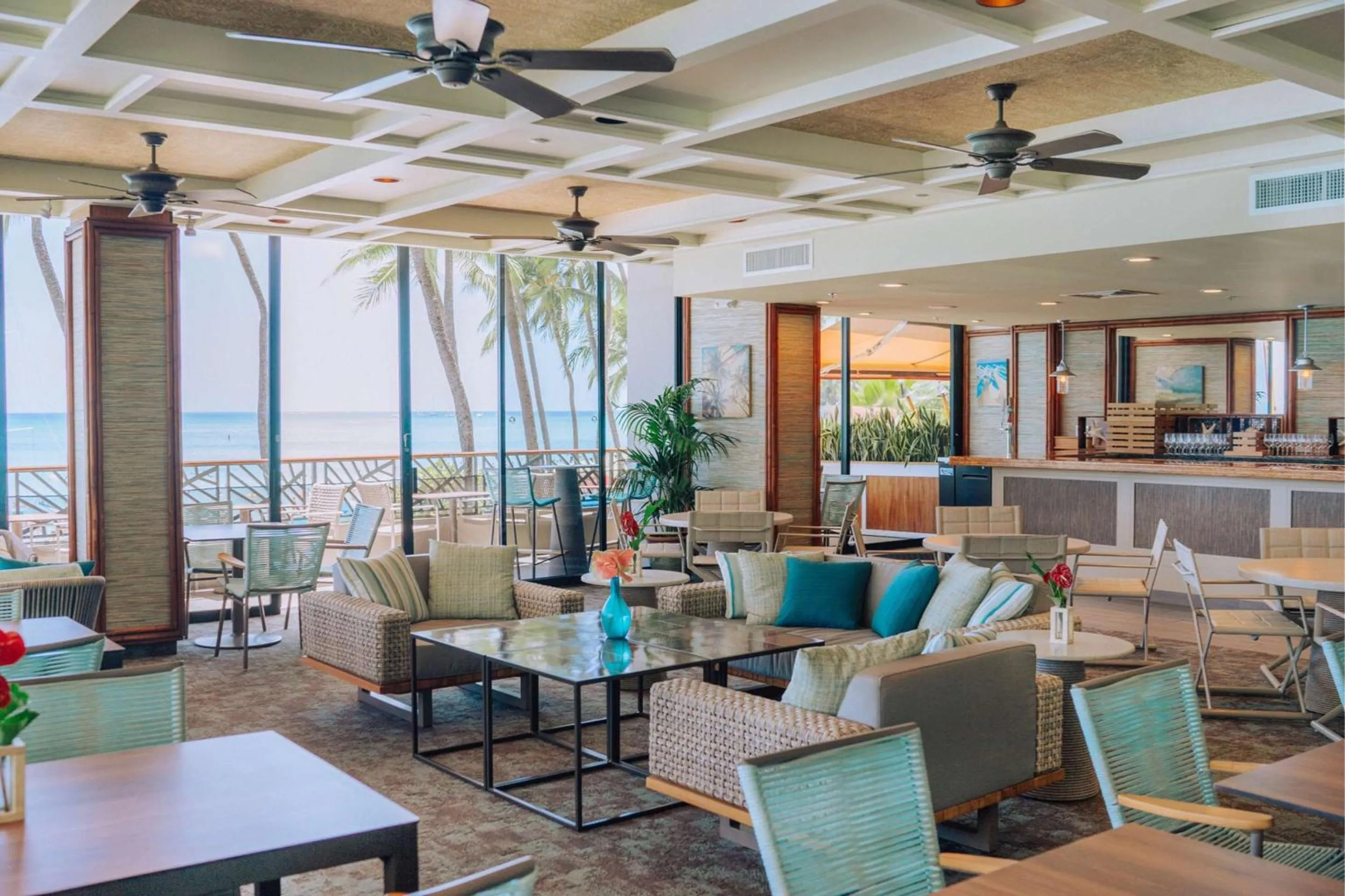 Lounge or bar in OUTRIGGER Waikiki Beach Resort