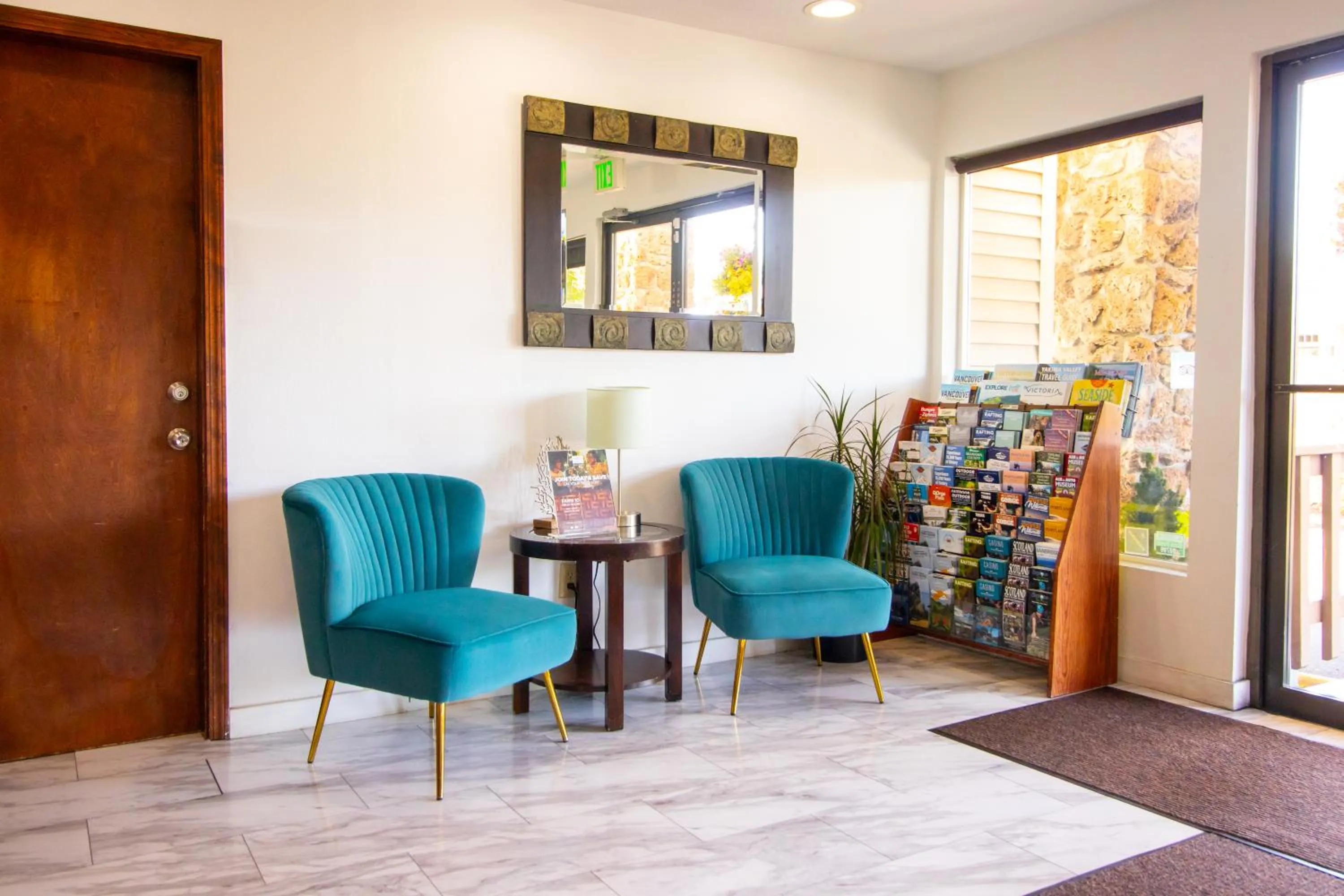 Seating area in Red Lion Inn & Suites Vancouver