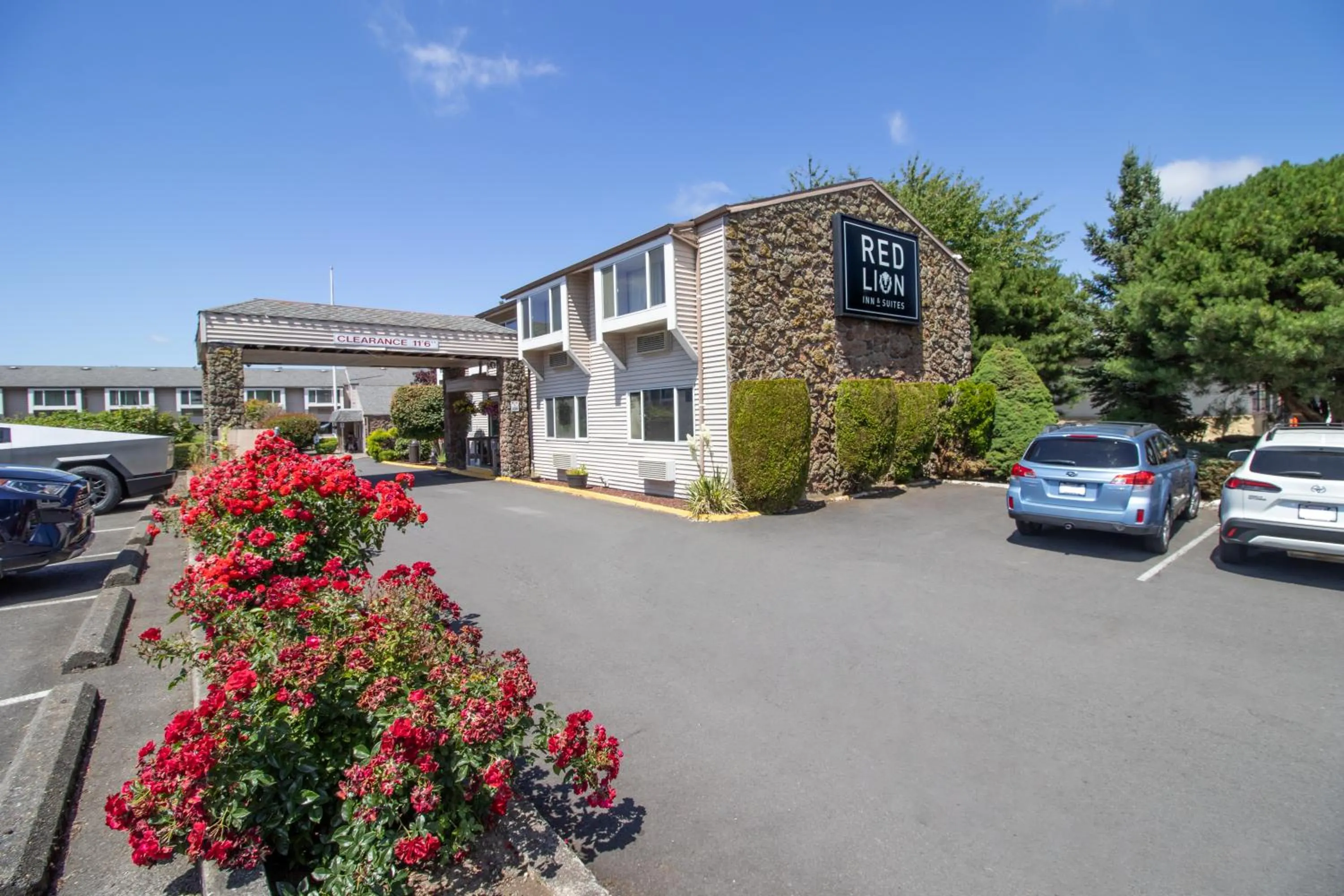 Property building in Red Lion Inn & Suites Vancouver
