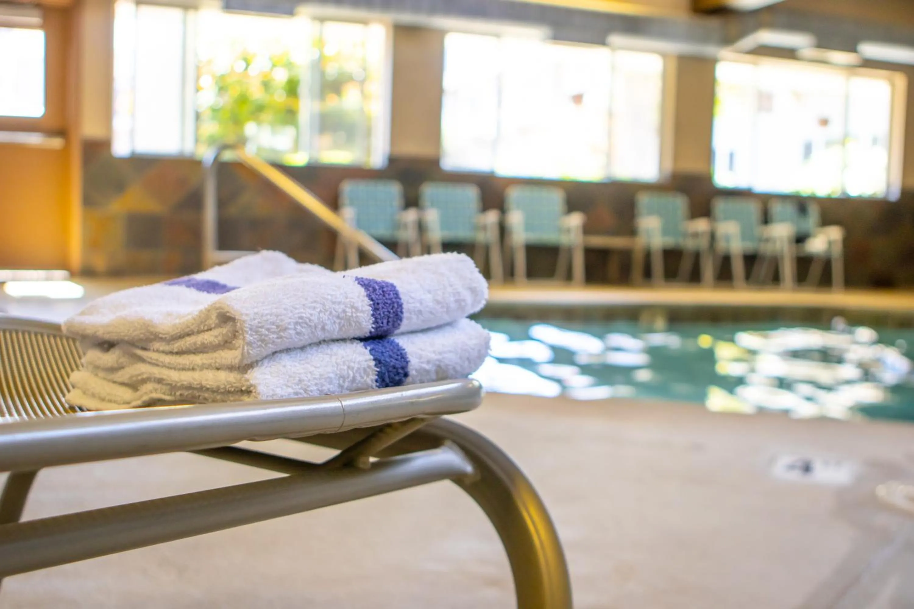 Swimming pool in Red Lion Inn & Suites Vancouver